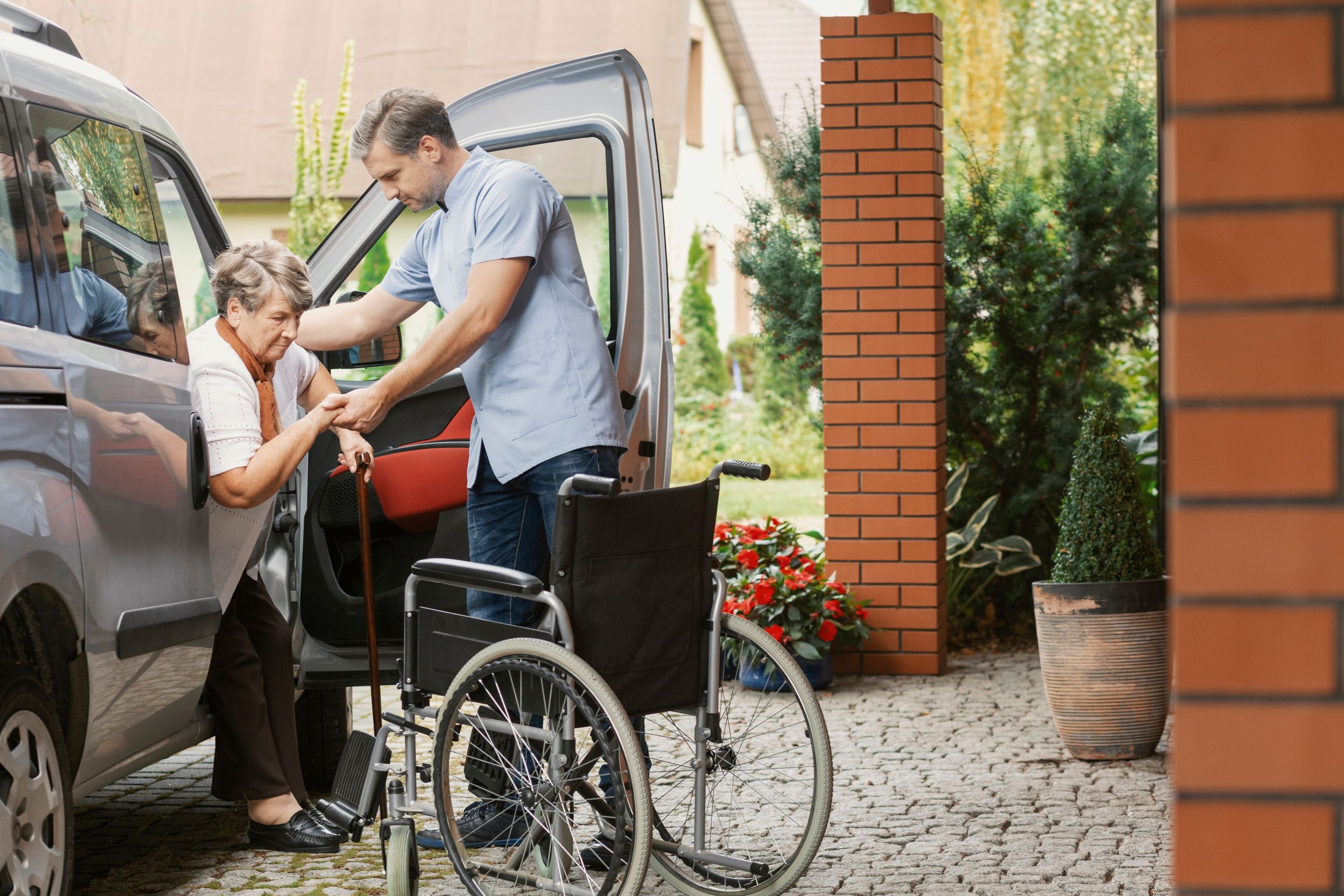 10 Signs Your Aging Parent May Need In-Home Care Help