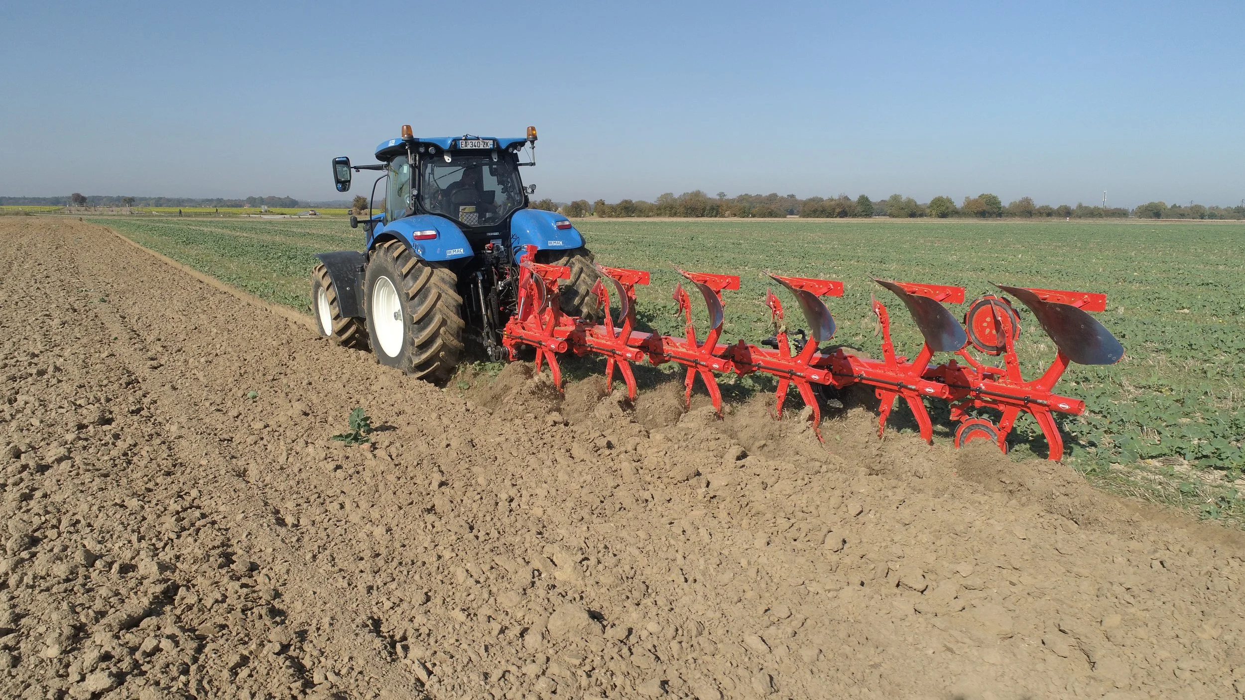 MASTR 153_WORK_SOIL_NEWHHOLLAND.JPG