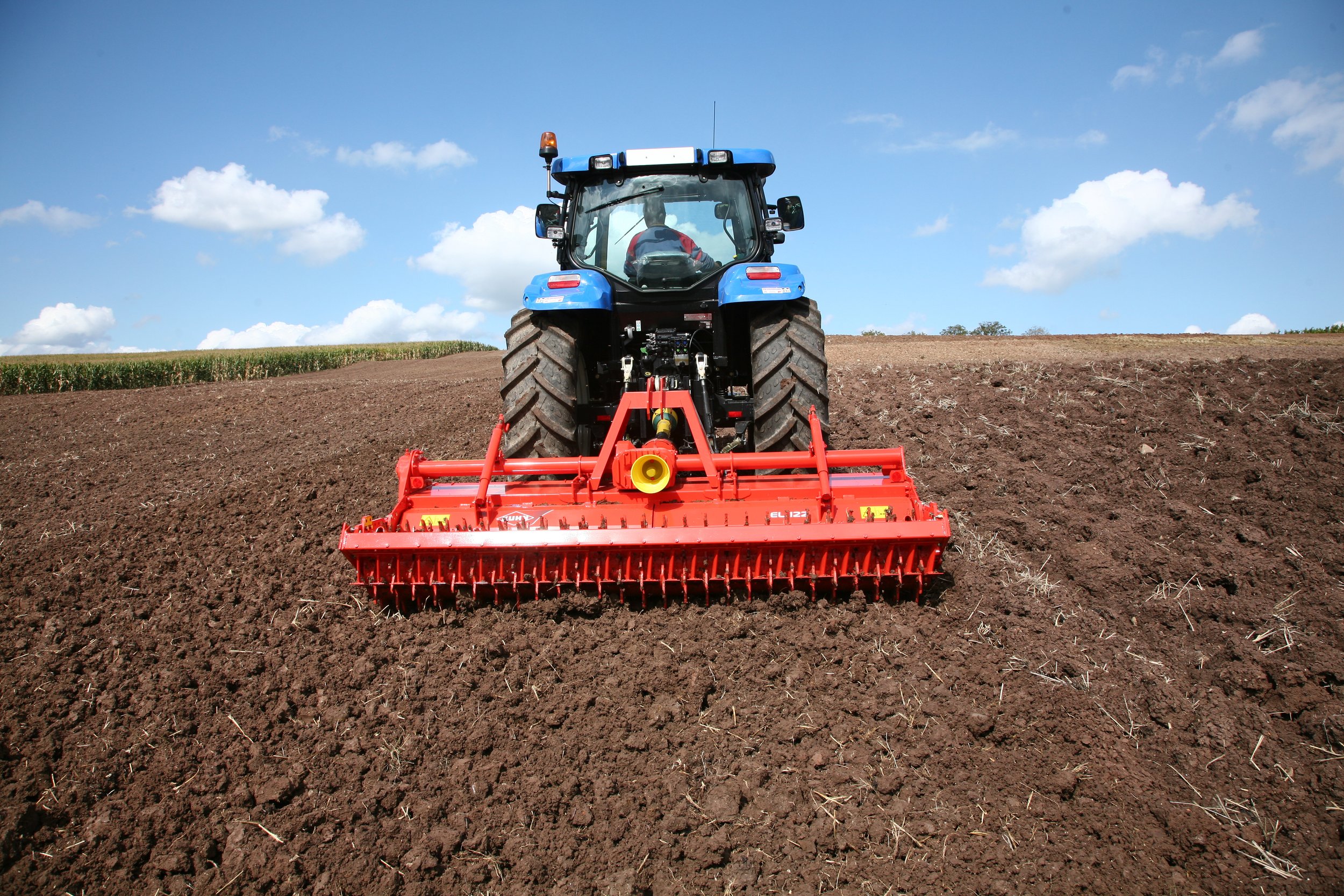 EL 122_WORK_NEW HOLLAND_GROUND (2).JPG