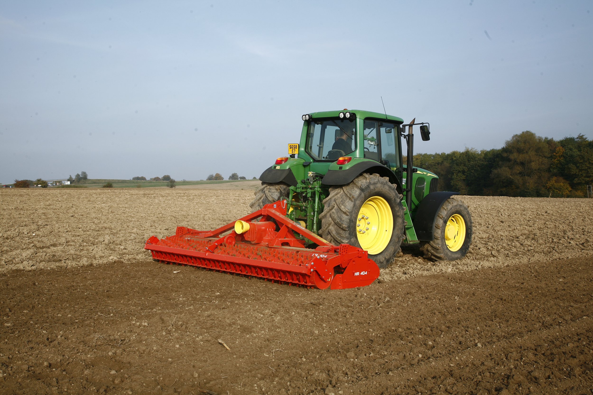 HR 404_WORK_JOHN DEERE_GROUND (2).JPG