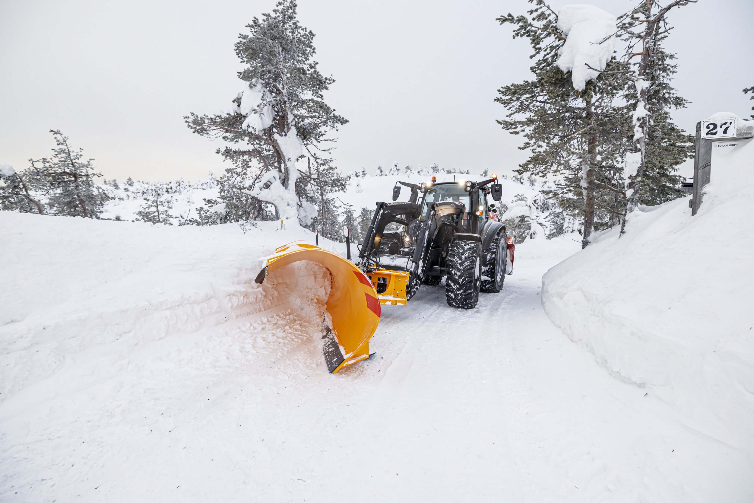 valtra-G-135-winter-kuusamo-img-2020-2374_171921.jpg