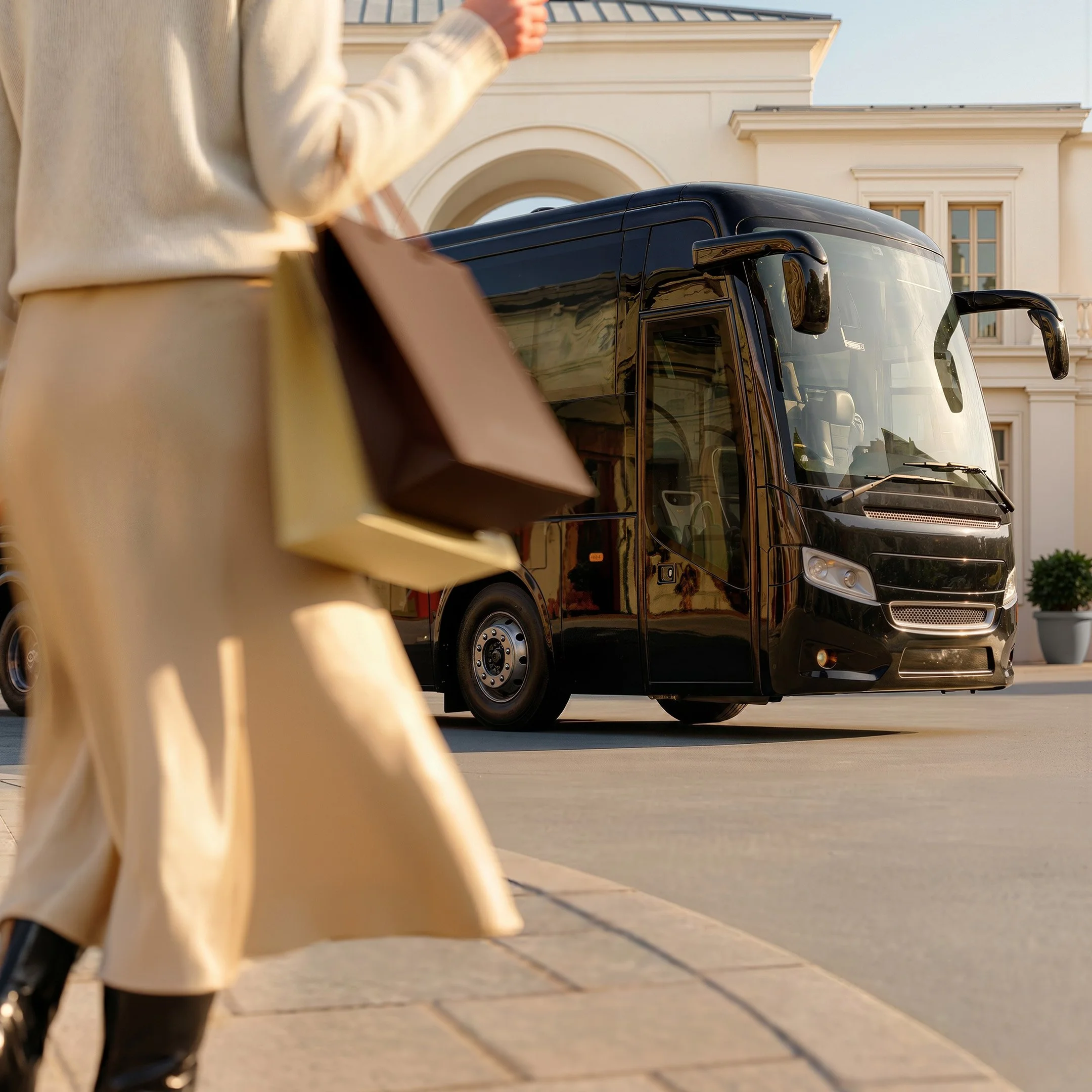 MAG EE Shuttlebus WEB 2160x2160.jpg