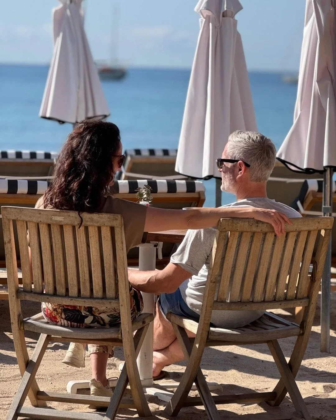 Juste vous, le soleil, et la mer 🌞🌊
Chiller, siroter, profiter&hellip;
Les Cabines chaque journ&eacute;e a un go&ucirc;t de vacances infinies 😎.
 

#LesCabines #GolfeJuanVibes #BeachLife #PlagePriv&eacute;e #holliday #friendlyvibes #southoffrance 