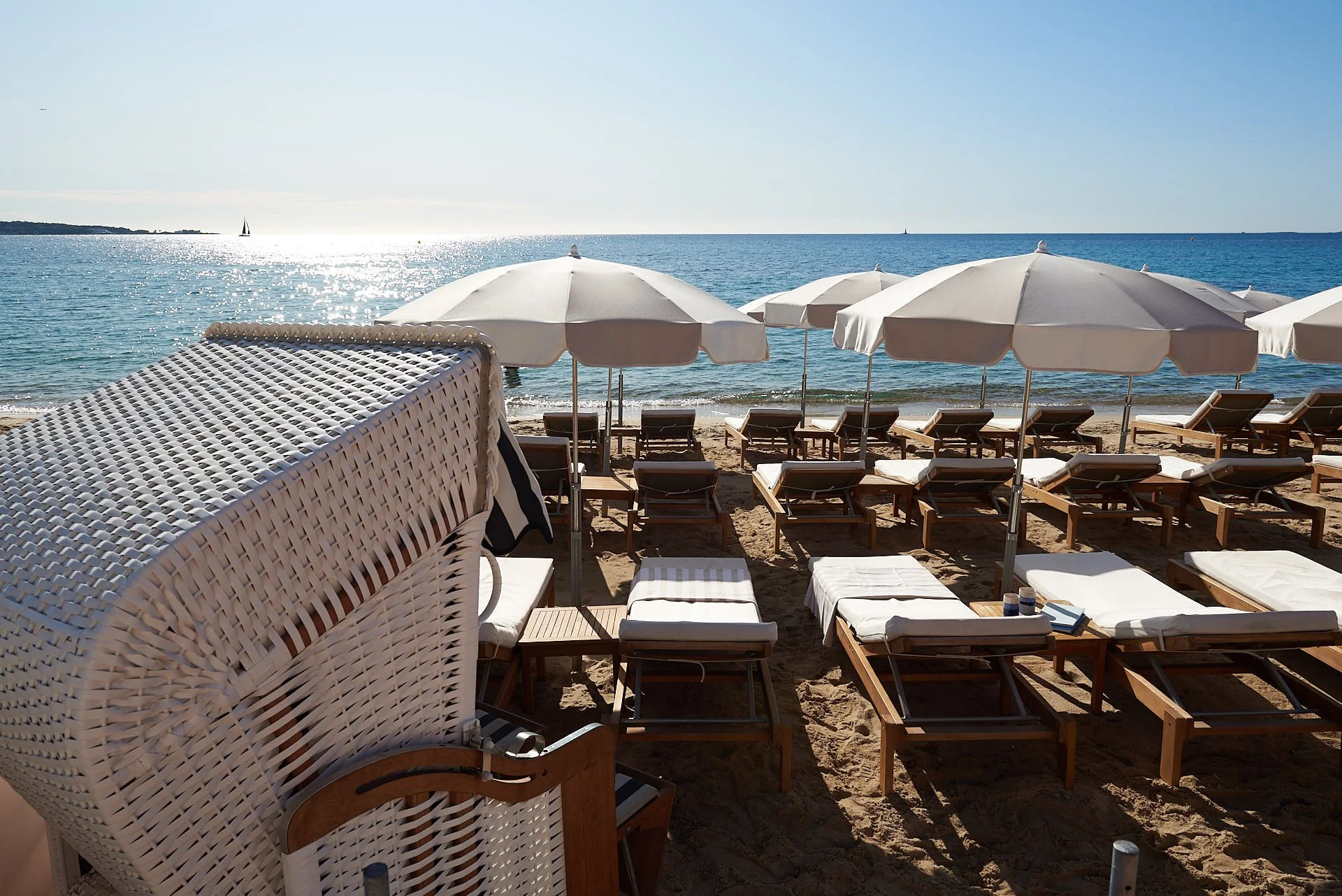 Les Cabines - Plage privée - Golfe-Juan 06220