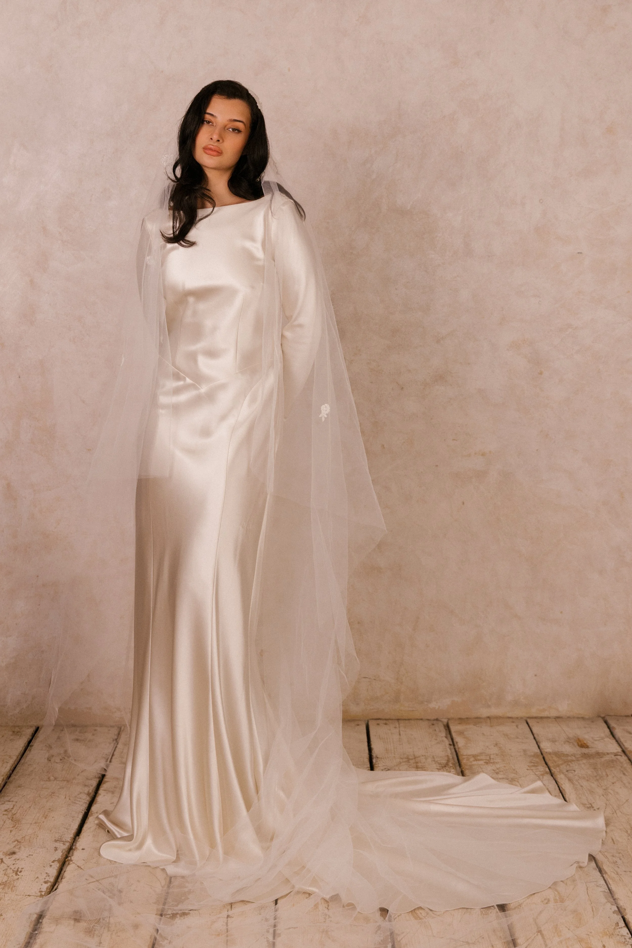 Elouan gown and veil