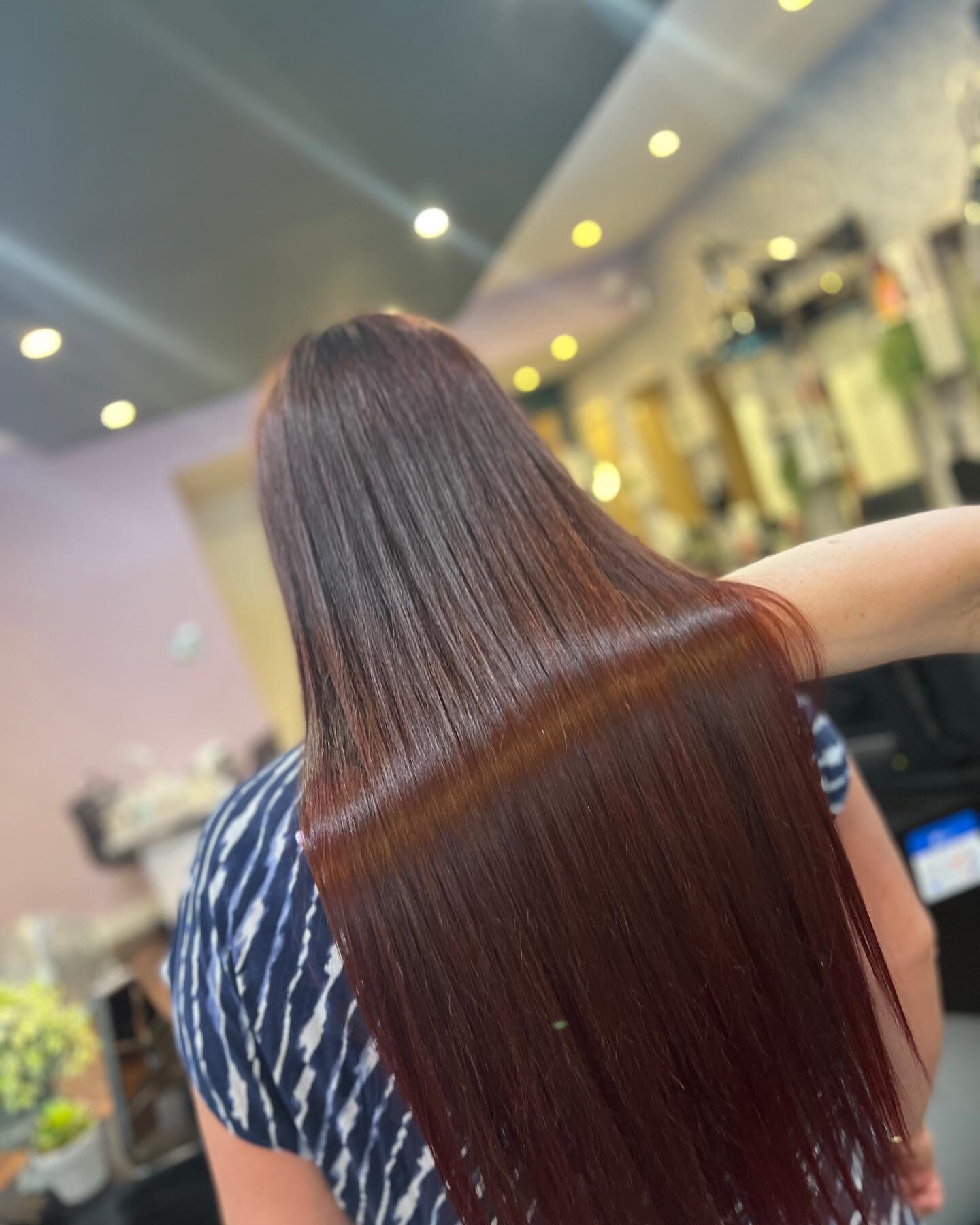 Look at that shine! ⭐️ Colour glossing is a semi permanent colour that lasts up to 12 washes, it adds shine to your hair and fades out so you won&rsquo;t get regrowth roots and best of all it&rsquo;s only &pound;30! Call the salon to book 01293 45017