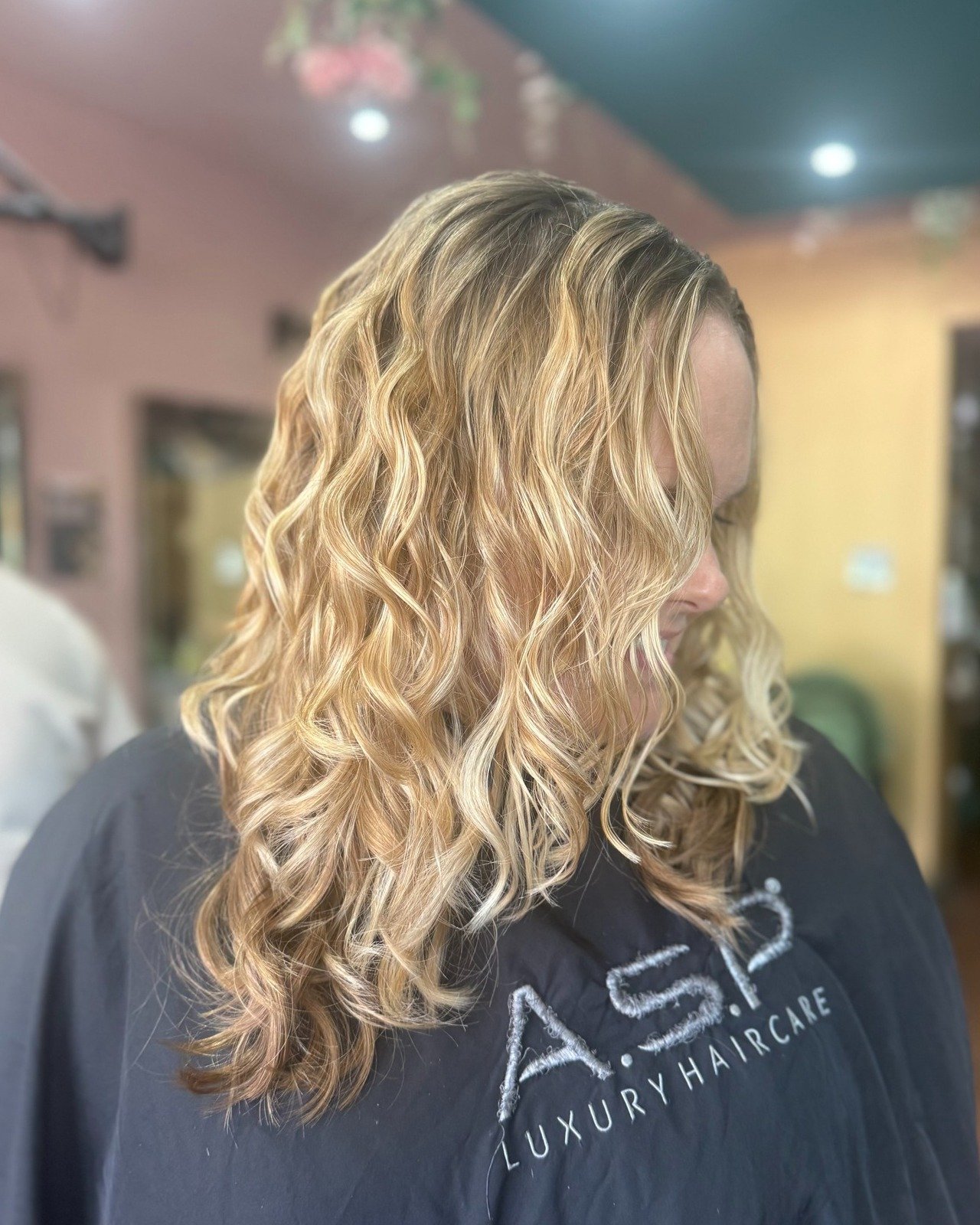 When You&rsquo;ve Been Told Your Hair Is Difficult, You Start to Believe It!😢

She walked in saying, &ldquo;My hair&rsquo;s just difficult.&rdquo;🙈

But it wasn&rsquo;t difficult.❌

It was dry from old advice.👎🏼

It was reacting to being stretche