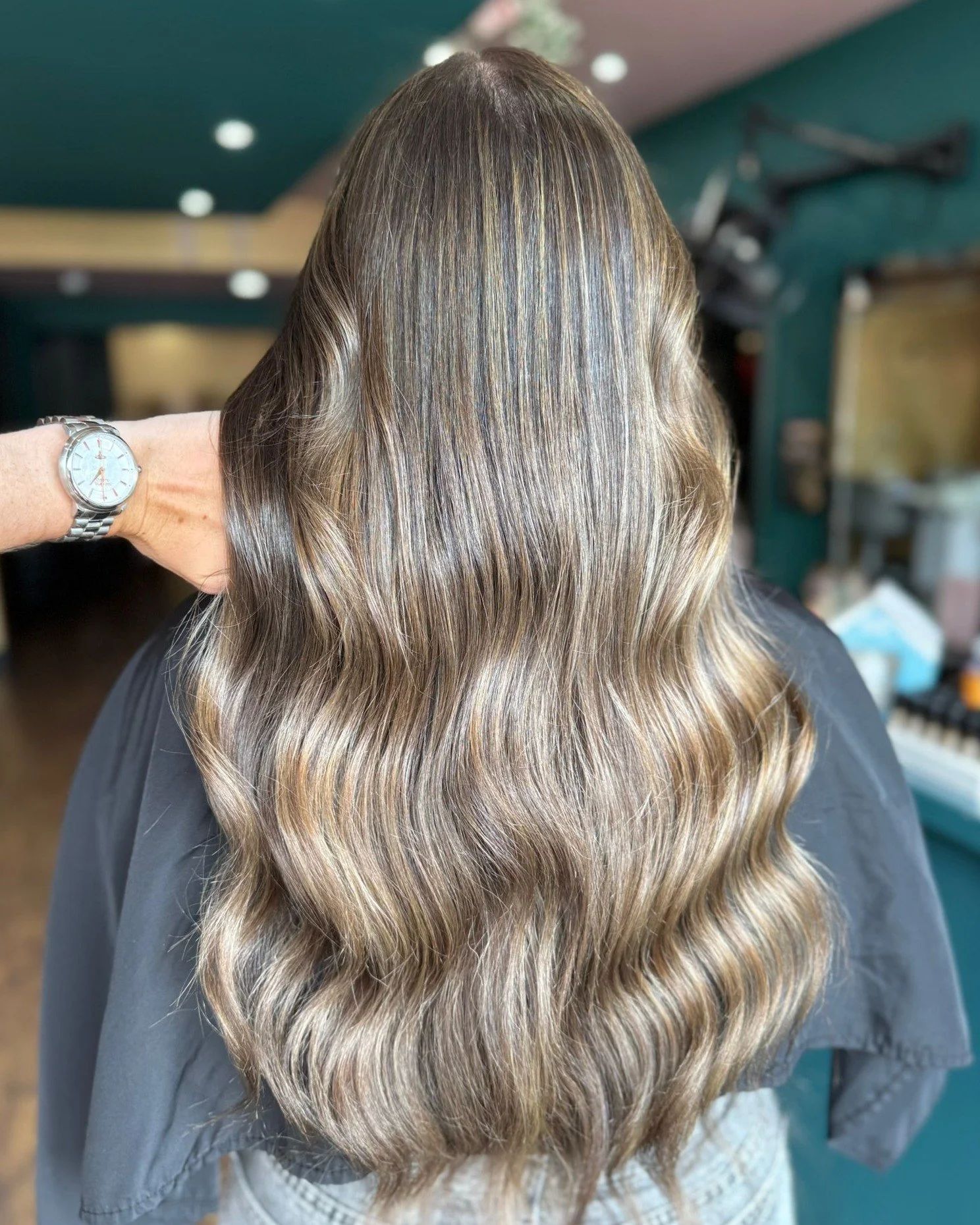 She came in dreaming of that effortless, sun-kissed glow&hellip; the kind that feels like summer all year round. 🌞 

We took the time to listen &ndash; understanding her hair, her lifestyle, and exactly what she imagined. 

Every balayage stroke was