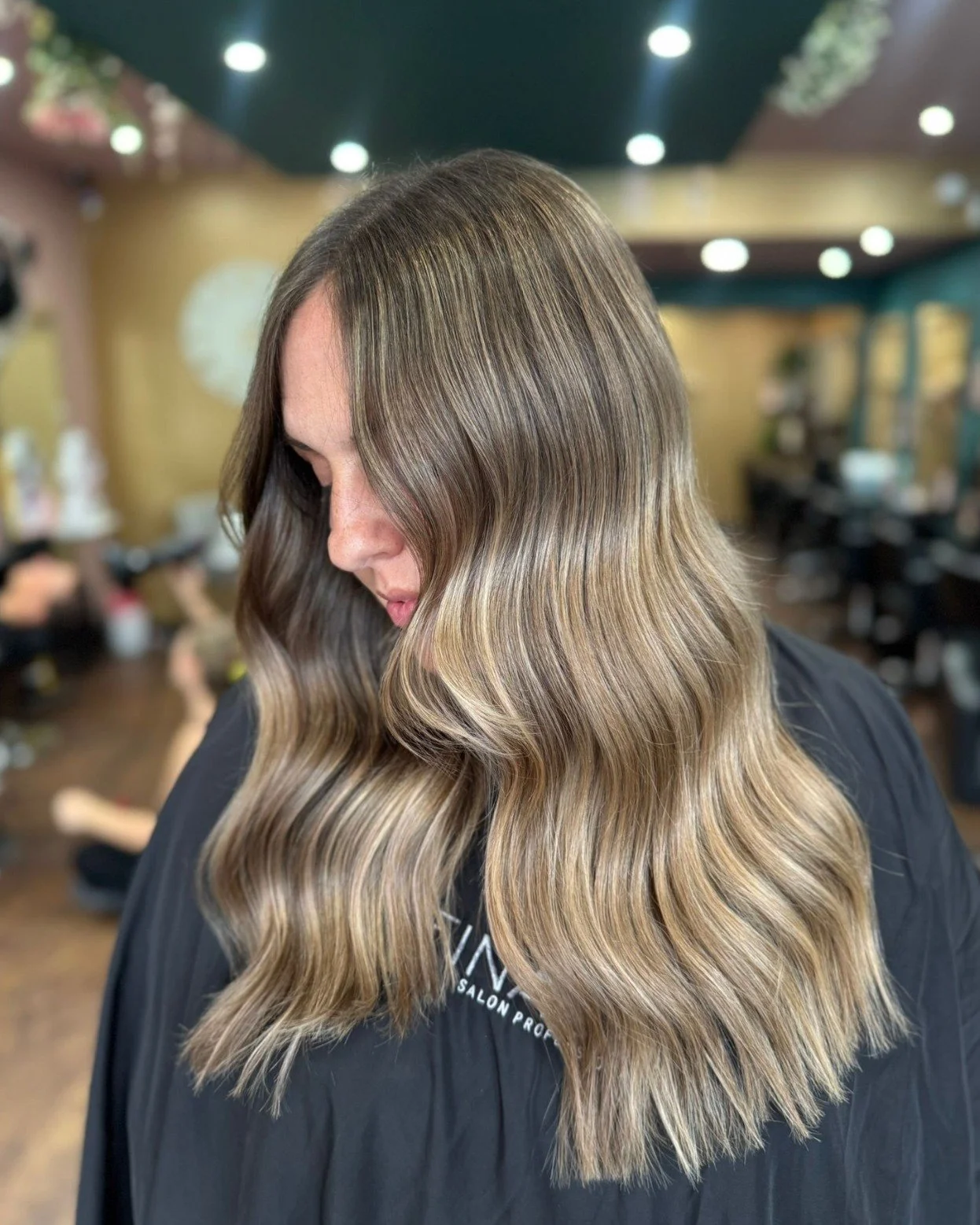 ☀️ Soft, sunkissed, and oh-so-natural &ndash; we love this dreamy balayage!

Here&rsquo;s why a soft balayage is such a favourite:

✅ Grows out beautifully &ndash; no harsh regrowth line, so it still looks great 

✅ Low-maintenance &ndash; go longer 