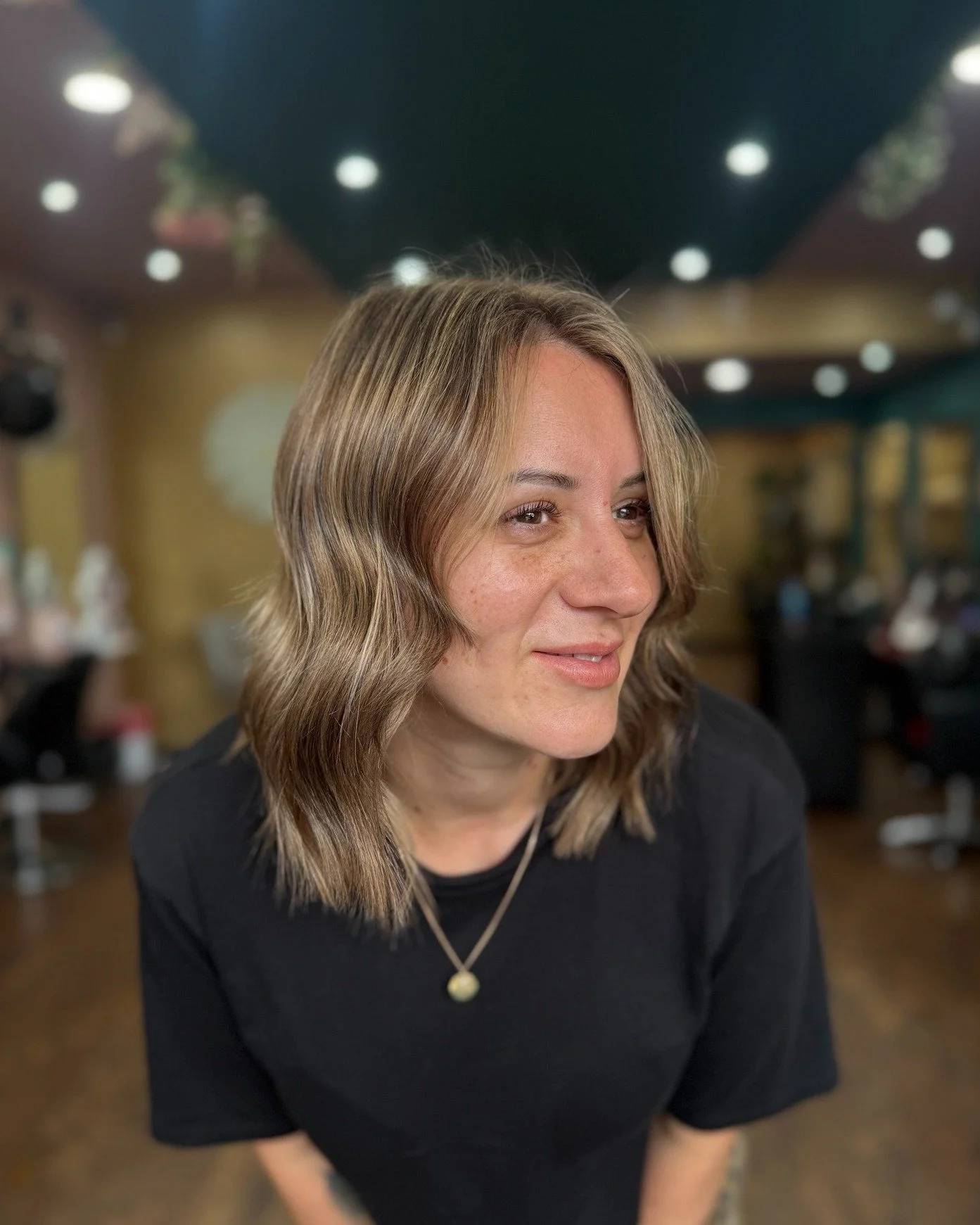 ☀️ Our girl Leigh is glowing with her fresh, sunkissed balayage – soft, natural, and absolutely stunning! ✨
Here’s why this look is such a favourite:
✅ Seamless grow-out – no harsh root line, just a soft blend that lasts.
✅ Less up