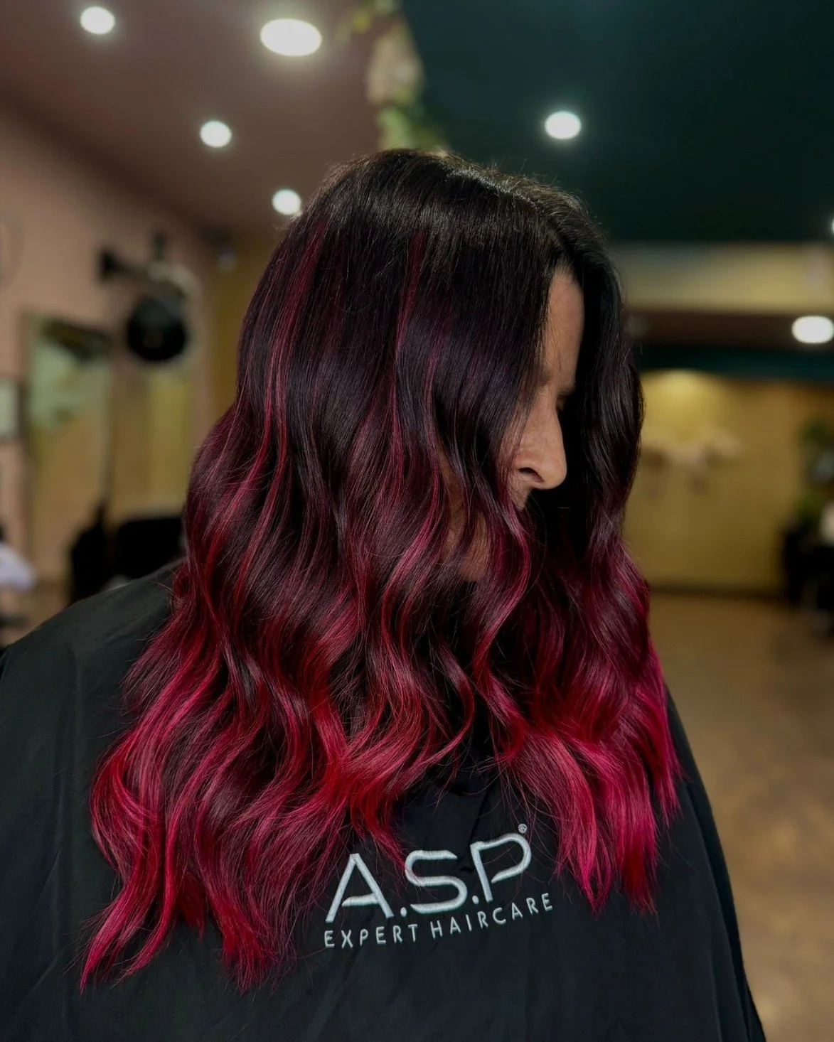 💡 You Don’t Need to Choose Between Bold Colour and Healthy Hair
 Yes, you can have vivid colour and strong hair — but only if your stylist knows how to protect the bonds during lightening.
 We include bond builders as standard —