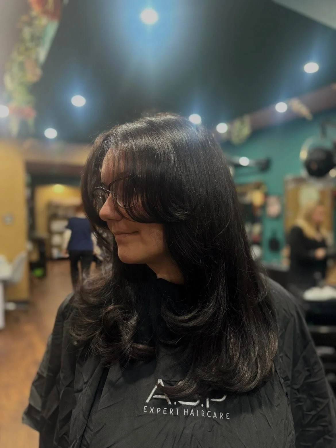 Darcie worked her magic on this gorgeous transformation 
Her client came in ready for a complete change. She wanted to move closer to her natural colour and give her hair a full restyle. The goal was healthy, fresh hair that feels easy to wear.
The r