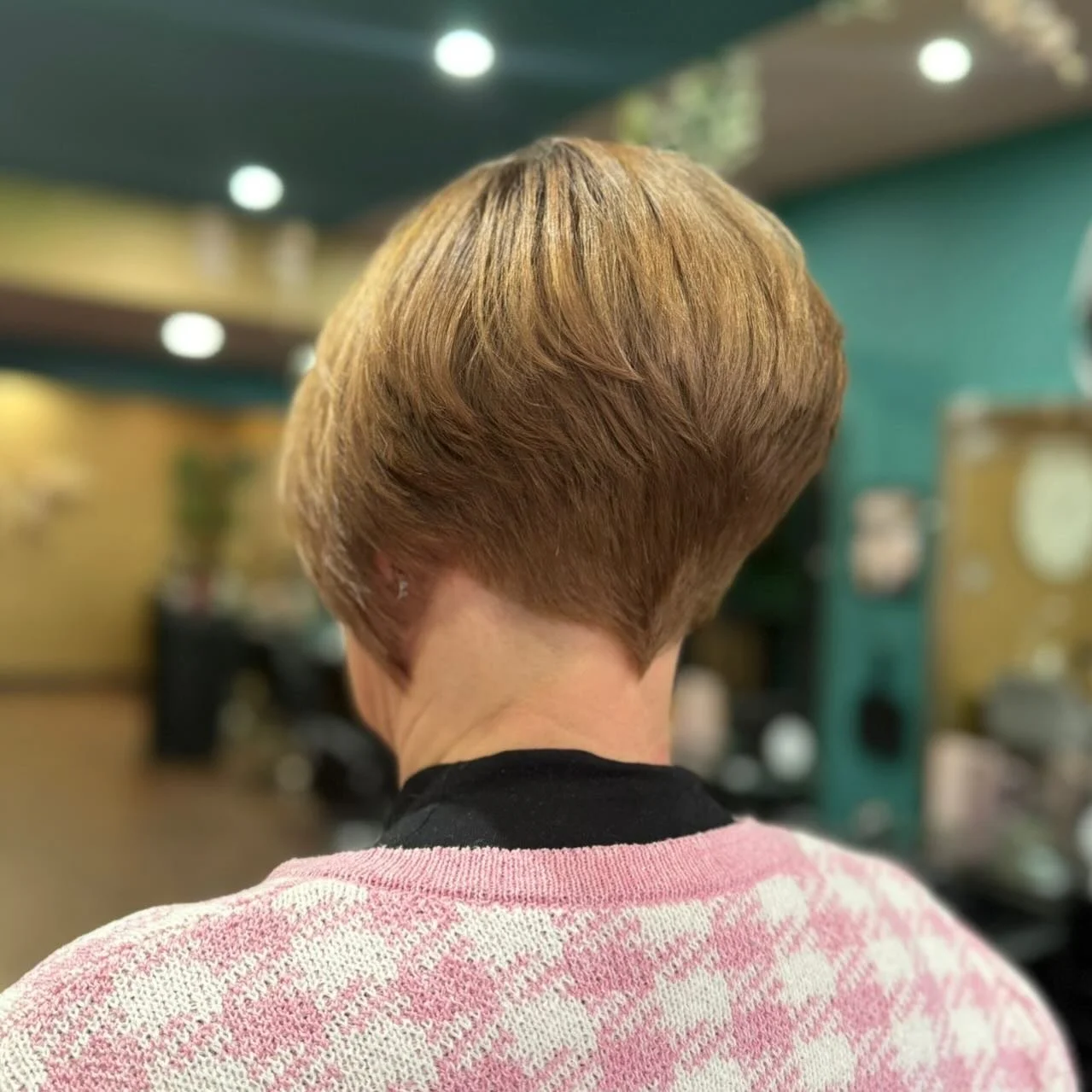 Fresh, soft and beautifully shaped 
This short cut is all about clean lines and easy wear. Perfect for fine hair that wants shape without the fuss. Finished to sit neatly at the nape and grow out well between visits.
Created by our lovely stylist Kat