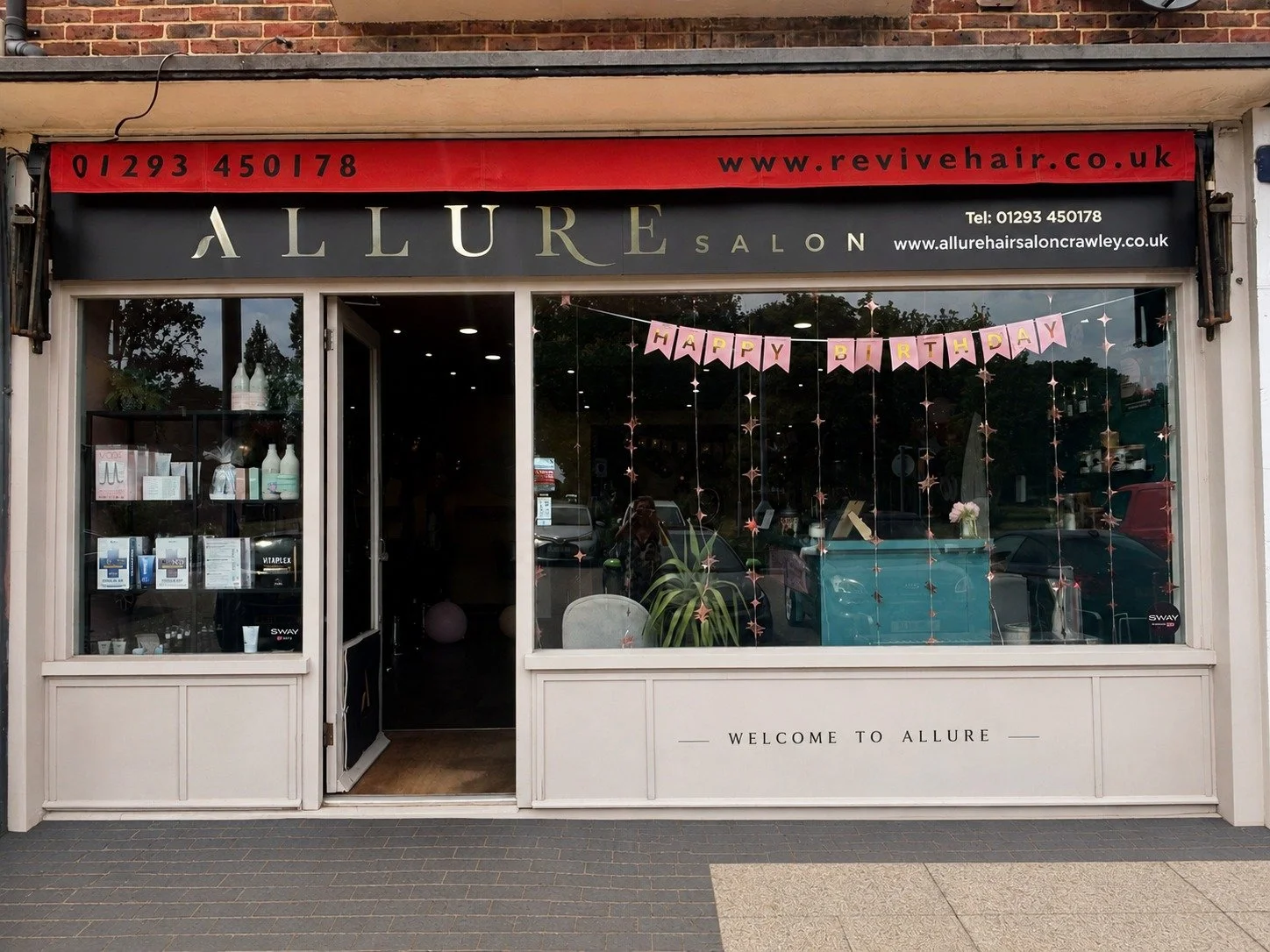 👋 Welcome to Allure Salon!

From all of the girls and the team, we'd love to welcome you 💛

One thing our clients always appreciate? 

Free parking right outside the salon. No hunting for a space, no rushing back to top up a ticket&mdash;just park,