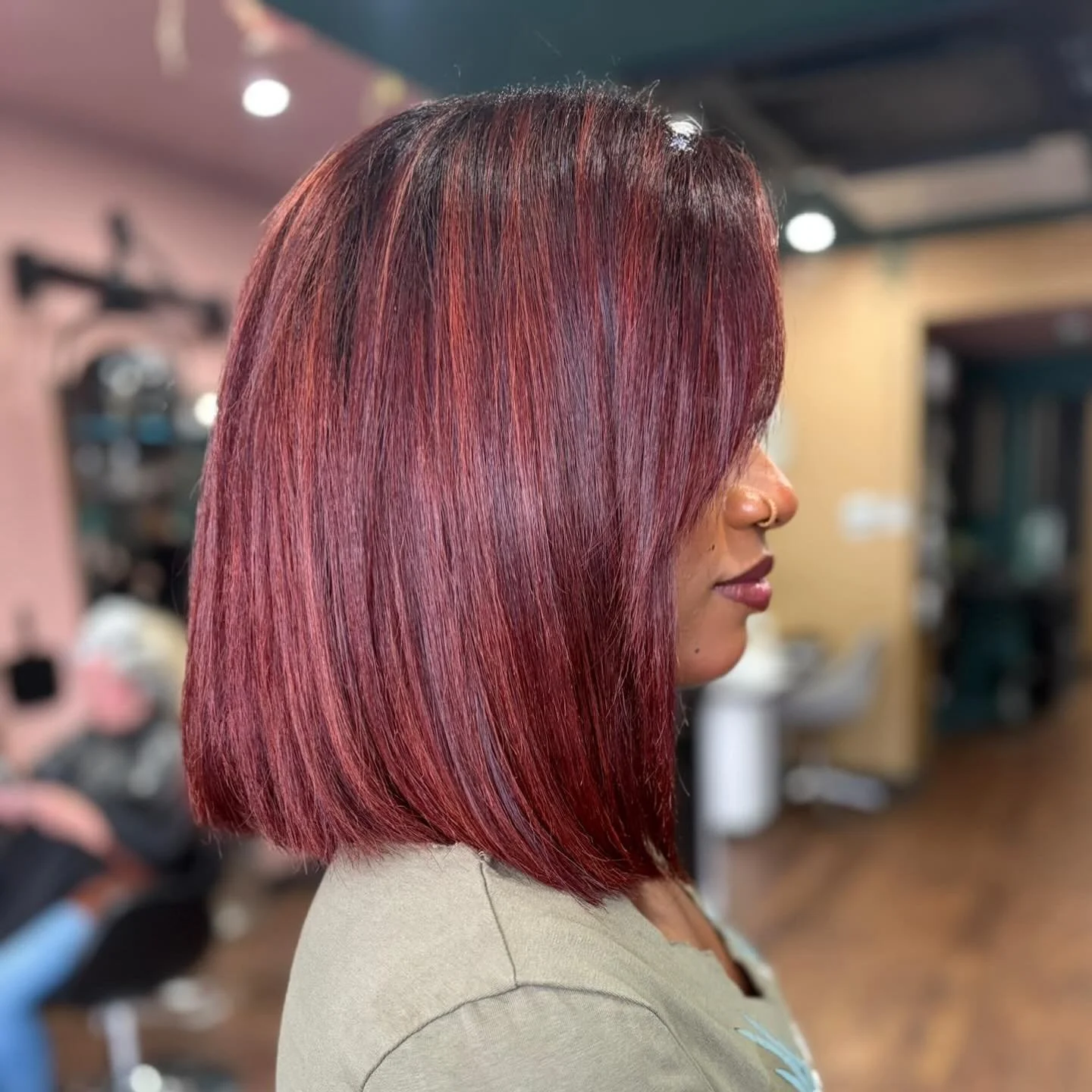 🍂NEW SEASON, NEW HAIR!
Our lovely client came to Allure Salon ready for a COMPLETE CHANGE&hellip; and just look at this stunning transformation! 
We&rsquo;re loving these rich, glossy red tones and sleek bob. Giving us ALL the autumn vibes! 
We&rsqu