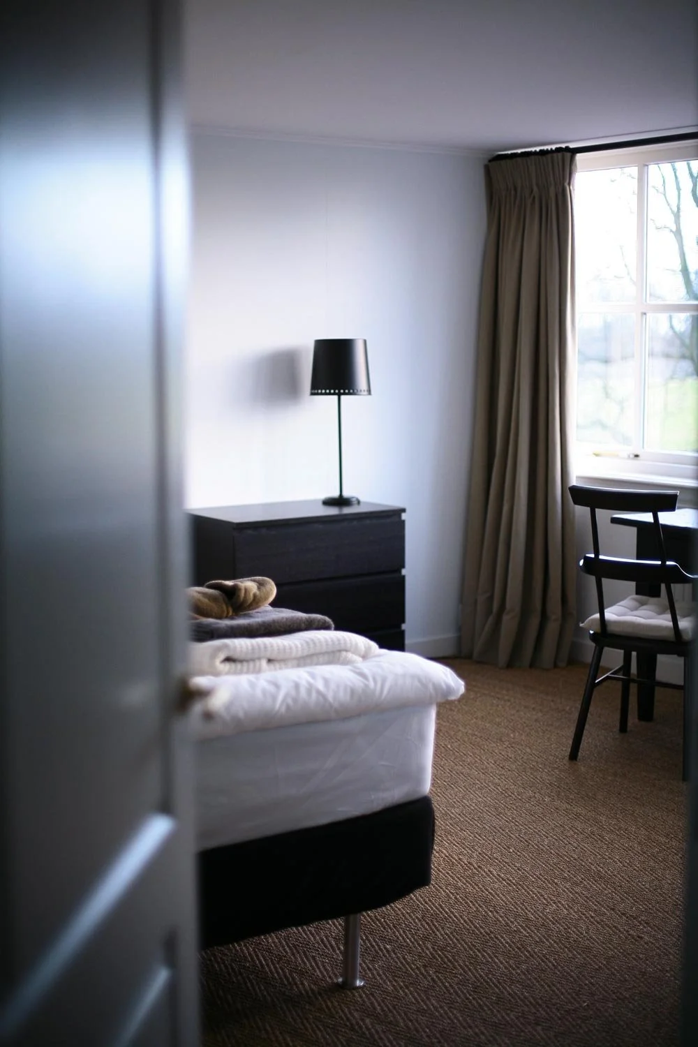yogabee_retreat_kamers-doorkijk.jpg