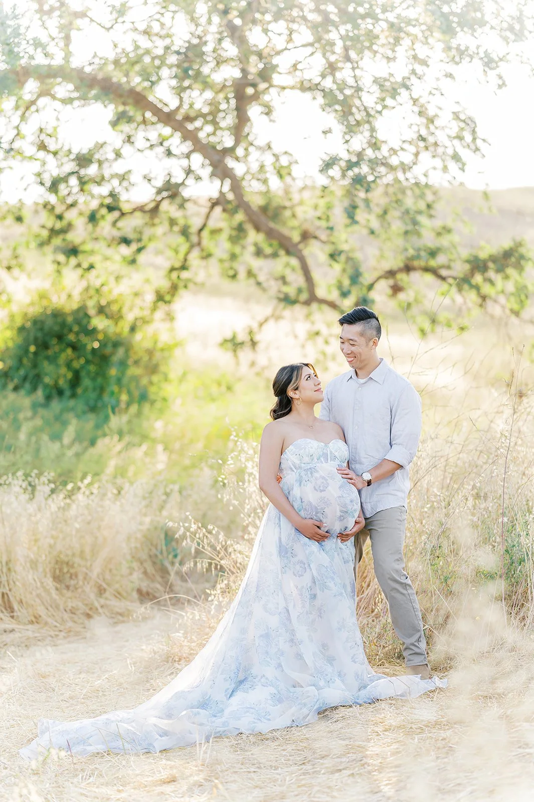Summer Maternity Photos: A Complete Guide for Expecting Moms