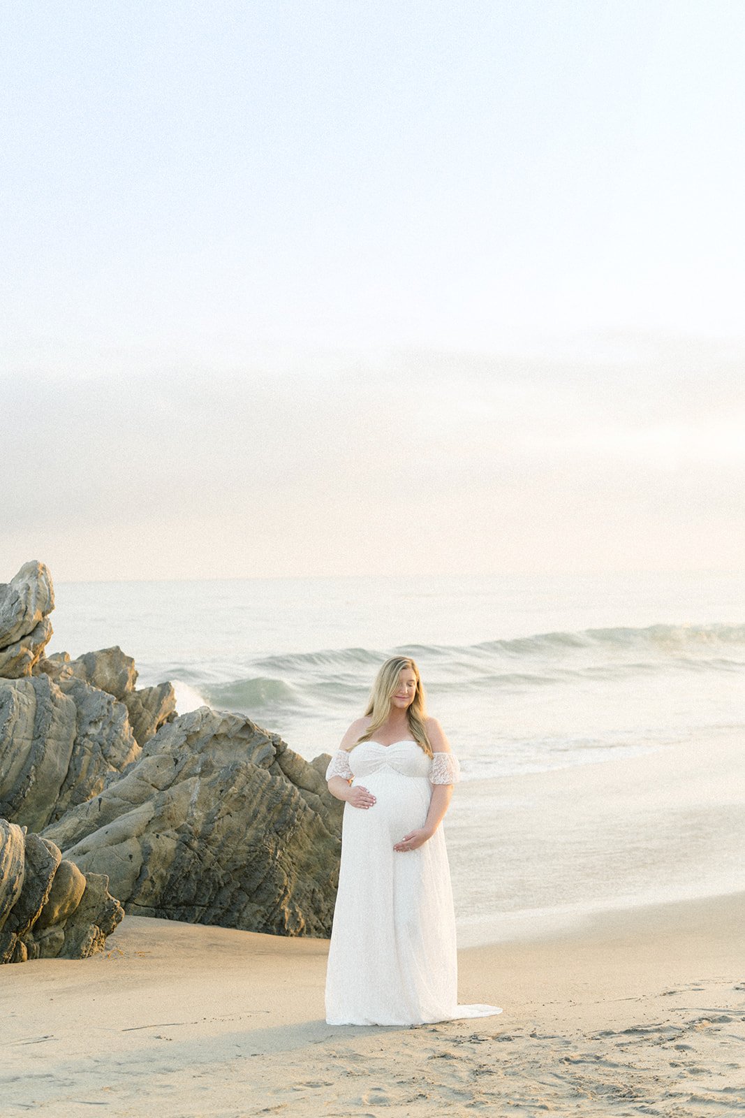 A Simply Sweet Beach Maternity Session | Malibu, CA
