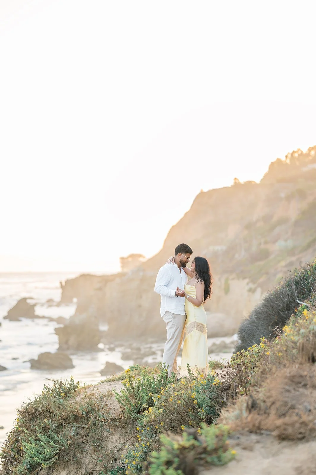 8 Ideas for Romantic Summer Engagement Photos in Malibu