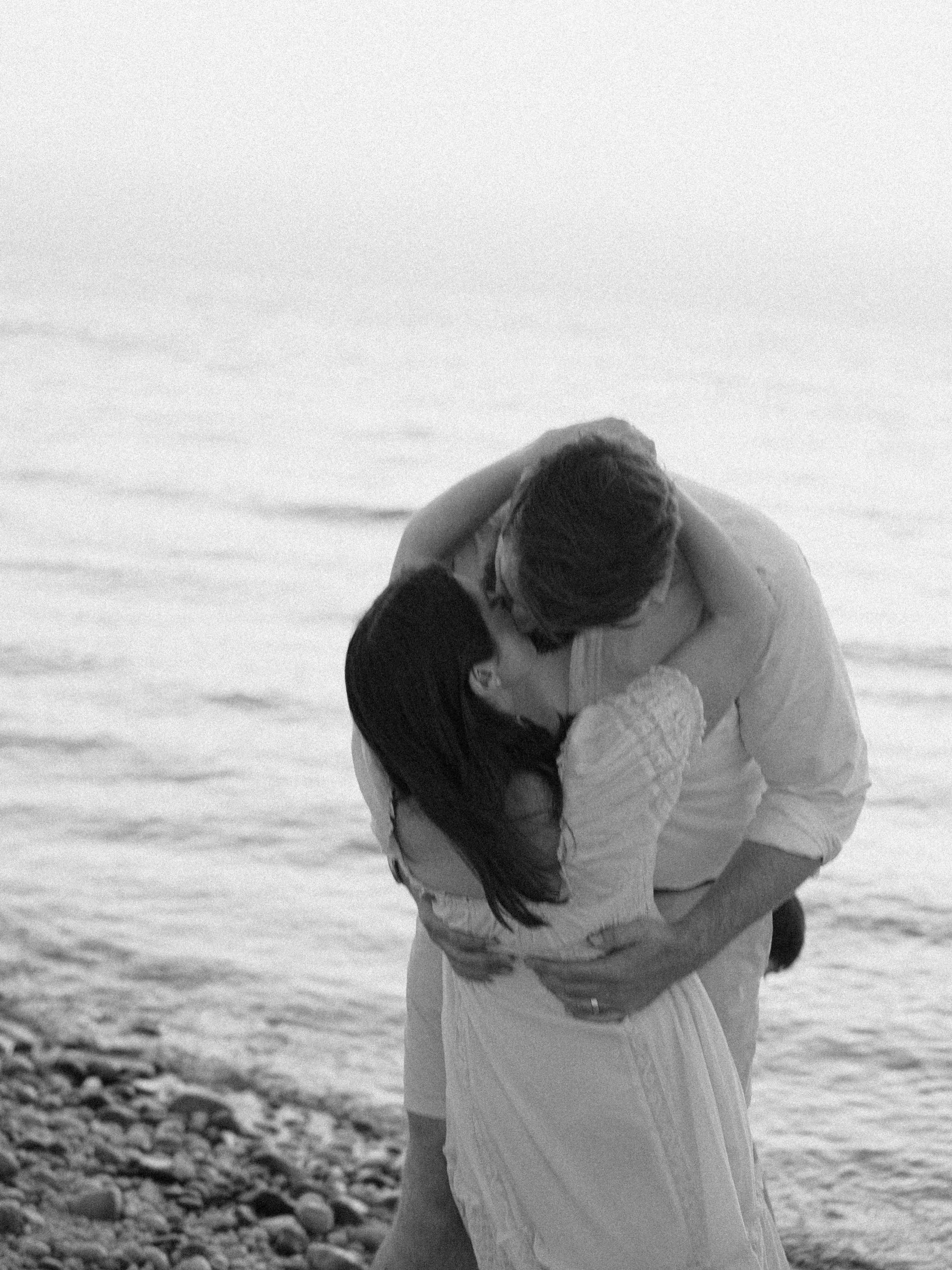Summer on the North Fork is almost here! Booking for family and couple sessions from June to August now. Let&rsquo;s explore the shore together while capturing your love. 
🐚⚓️🪸🤎🌊

North Fork Family Photoshoot, North Fork Engagement Photoshoot, Gr