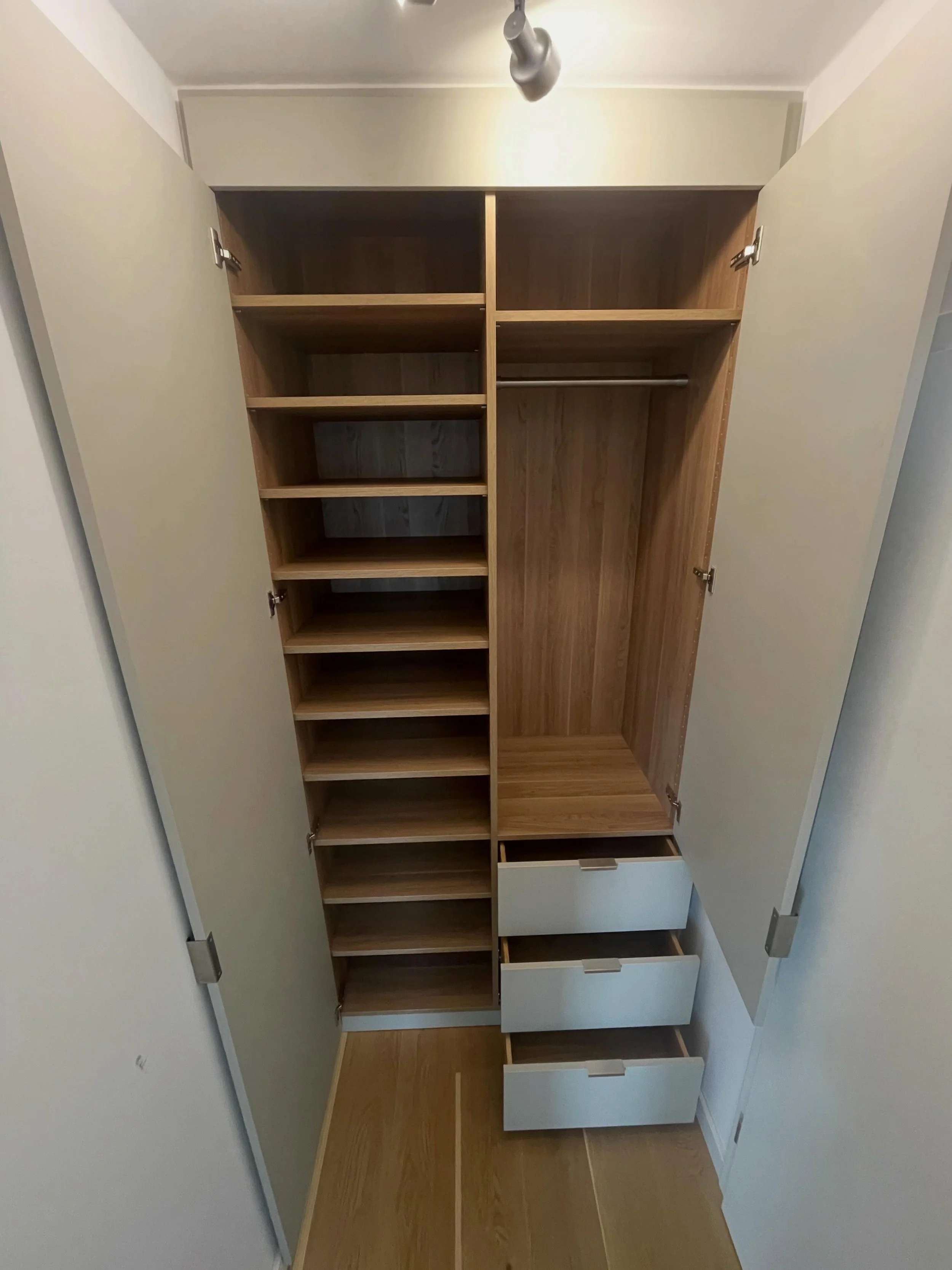 Diese sch&ouml;ne Garderobe durften wir heute einbauen! #garderobe #ma&szlig;geschneidert #zweimeterzwei