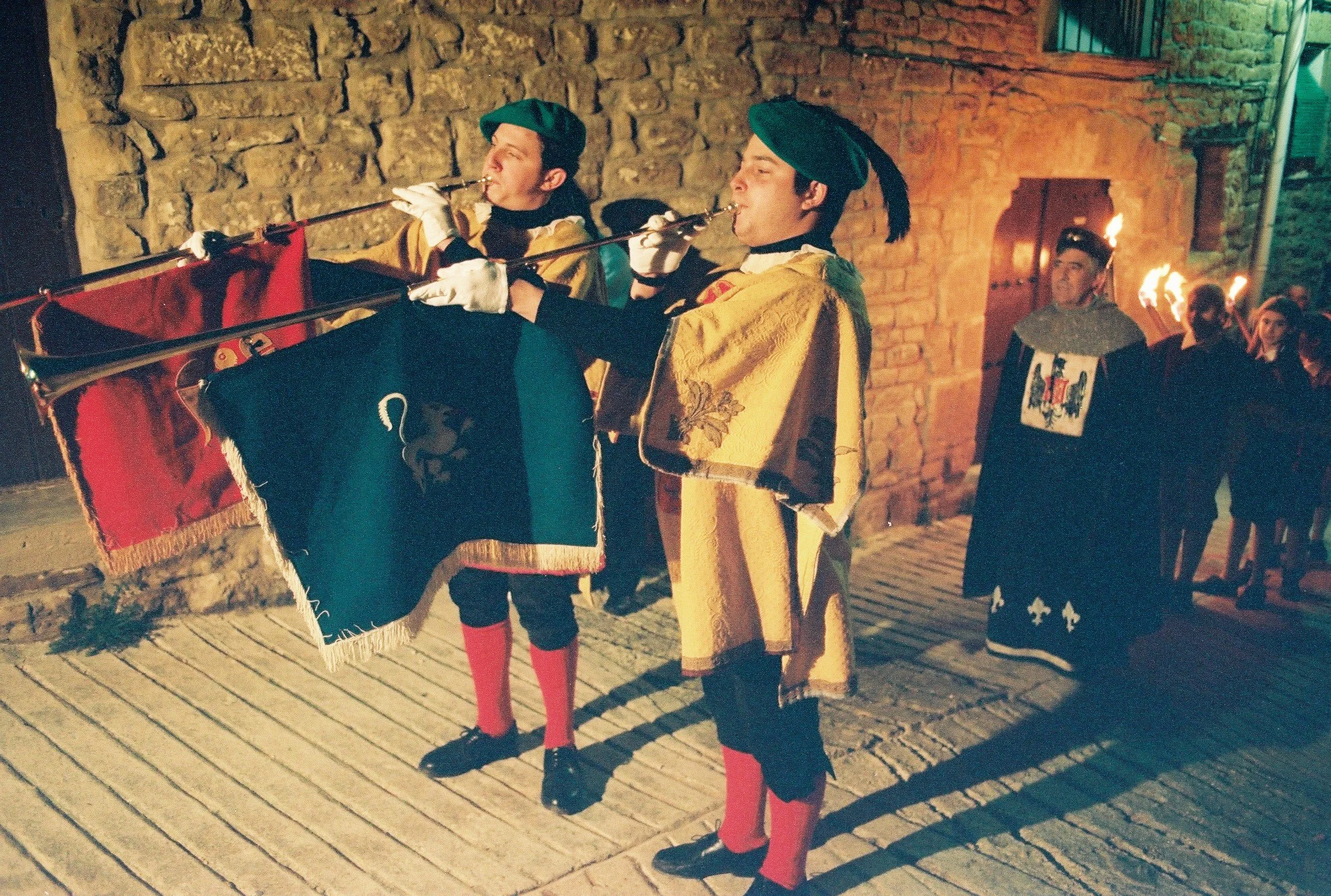 Los trompeteros por las calles de San Martin de Unx, 1995