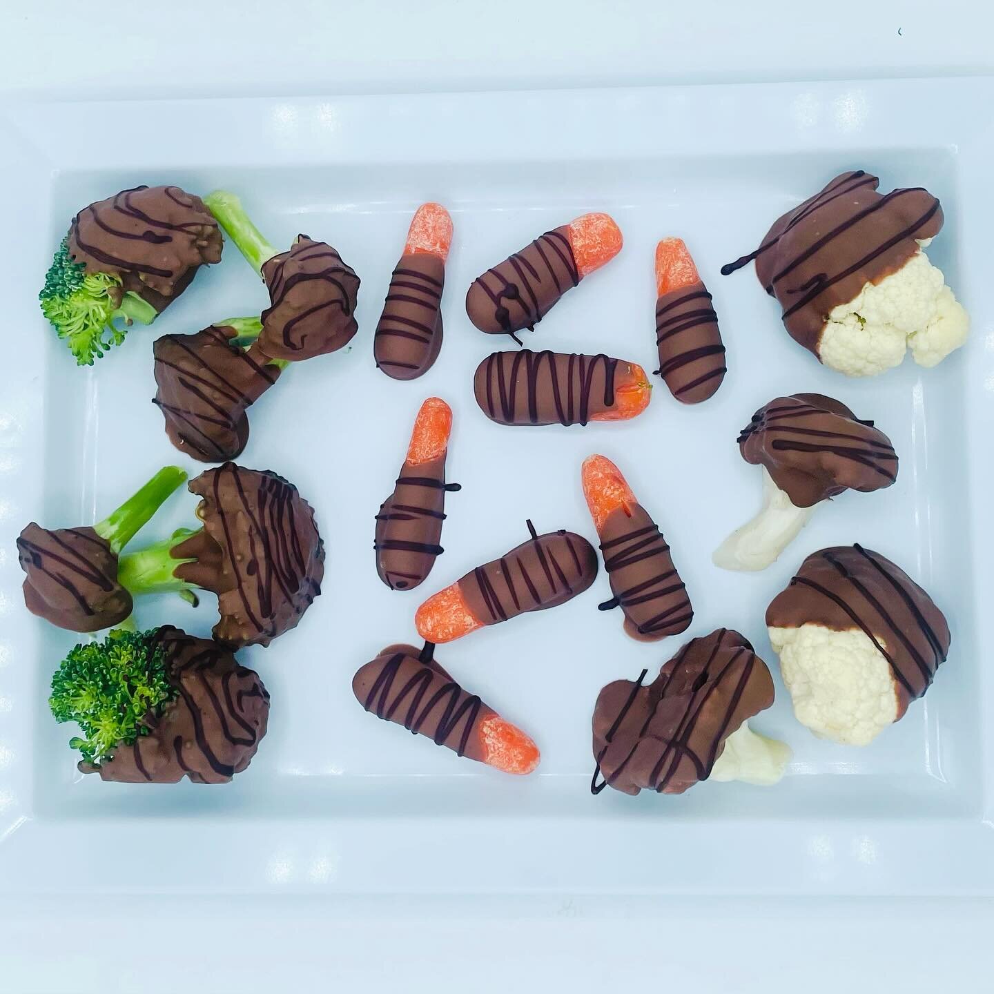 With it being the first of the month, now is the PERFECT time to get back into your health groove! Our chocolate covered veggies are sure to satisfy your sweet tooth, while keeping those health goals in check ✅🥦🥕🍫
.
.
#henryssweetretreat #itsoktoc