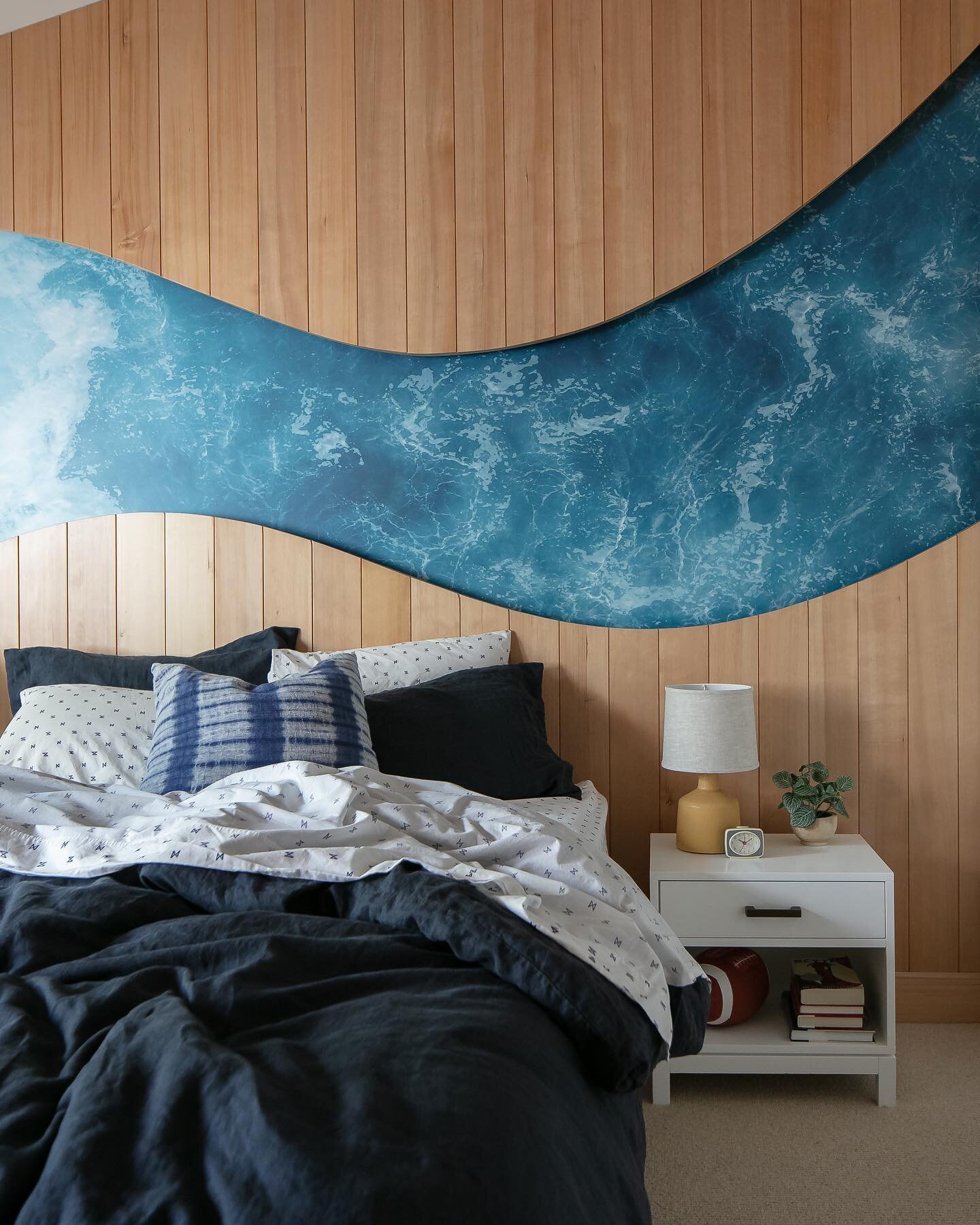 Team messy bed or 👈 team tidy? This giant wave wall imagined by our client and brought to life by @orangecountywoodworks This kiddo will be dreaming of the surf for years to come. #railicadesign @austarchitect @showalterconstruction 📸 @ryangarvin