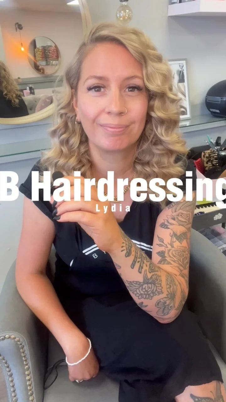 No filters, no frills—just your fave salon lot being chaotic as ever 💇‍♀️👀 Welcome in!