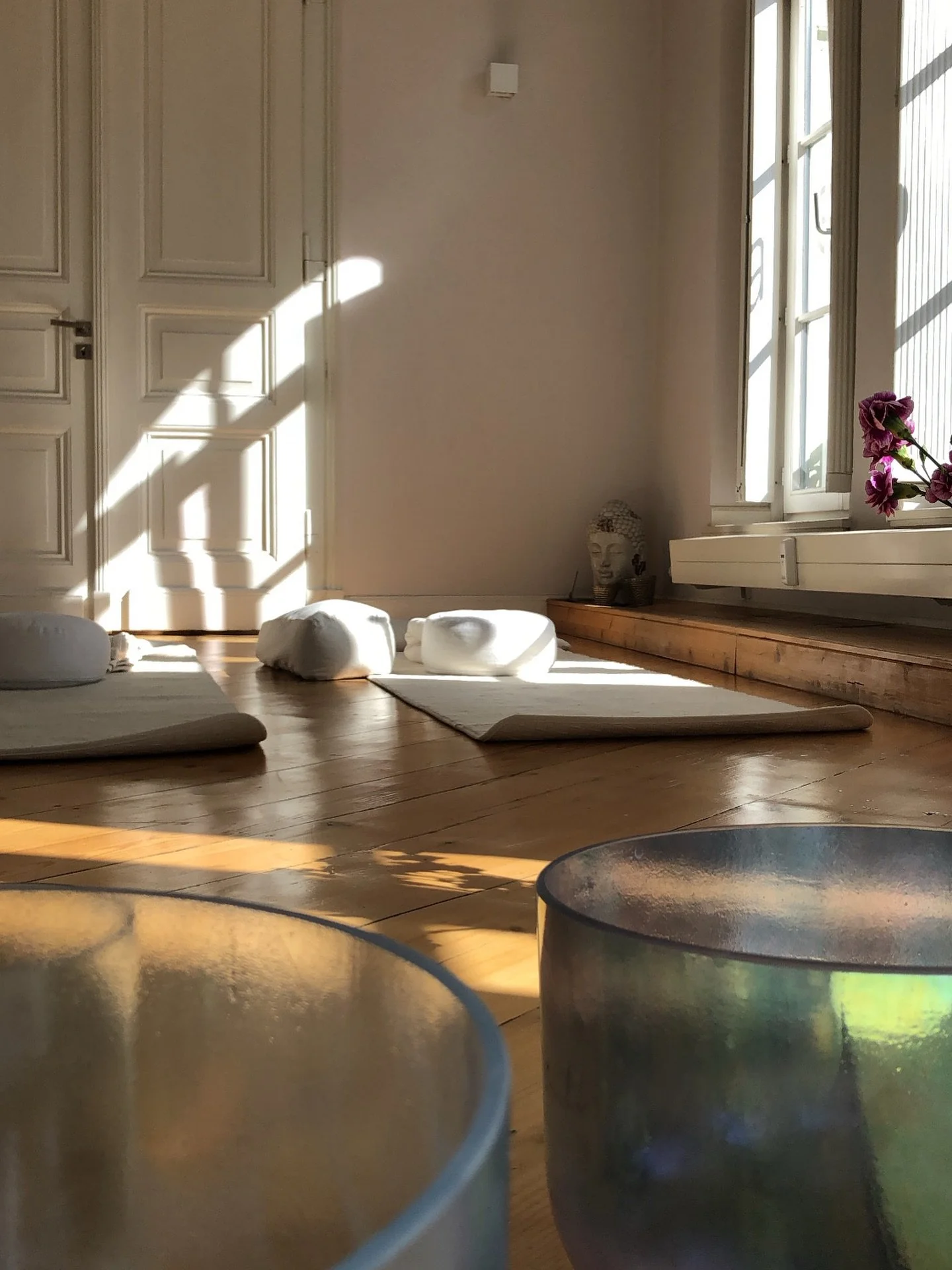 The life forces of light and shadow.
A life long symbiosis of unity and balance.
#soundbath #soundhealssouls #magicofsound #alchemysoundbath #crystaltonesalchemysingingbowls #crystalsoundhealing #crystaltonesalchemysingingbowls #slowspace #spreadsou