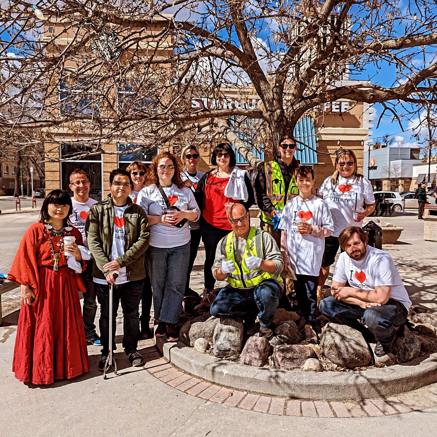 Huge thanks to the amazing volunteers who came to help out with the Osborne Village Spring Clean Up!!!!! 

Thank you also to Starbucks, Safeway, and Recycle Everywhere for sponsoring this event. 💚🌱🙌