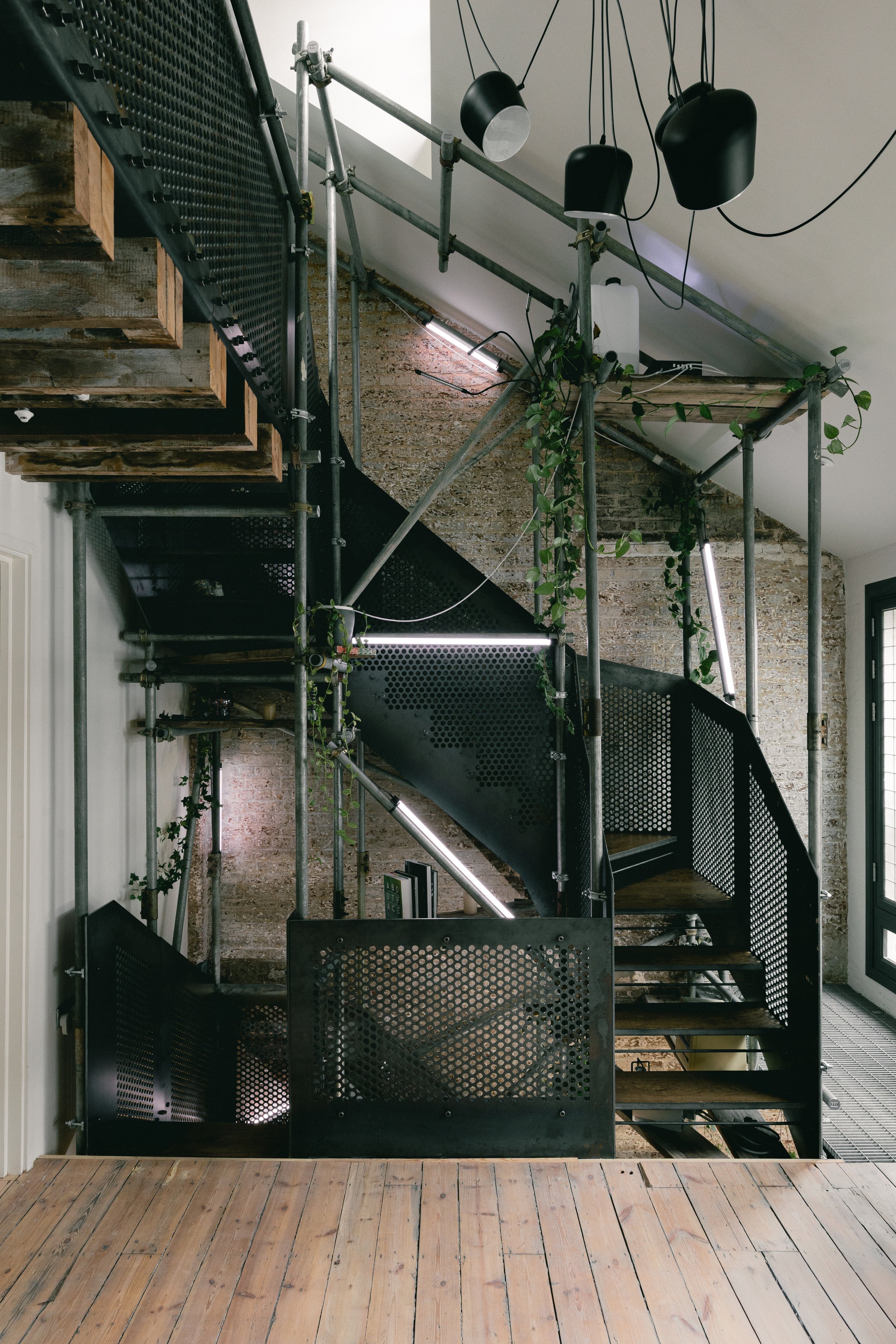 5 Gibraltar Walk, E2-31.jpg