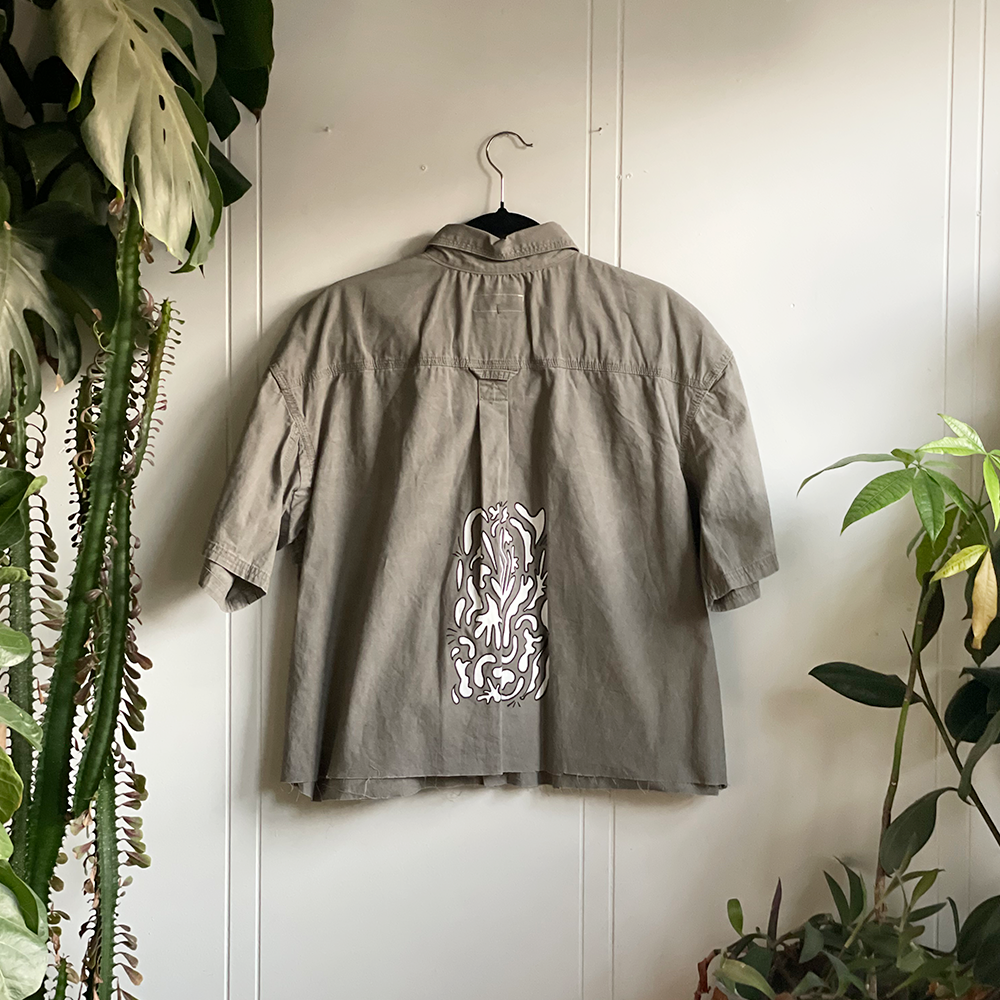 1000x1000px-Mar26-cut off work shirt coralish back.png