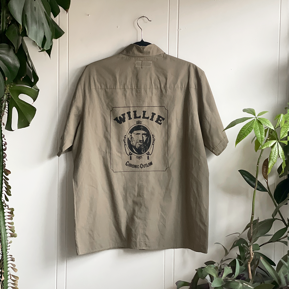 wilie-wk-sht-greenish-bk.png