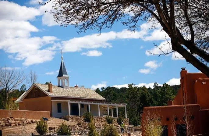 Bishop's Lodge: A Retreat in the Tesuque Valley
