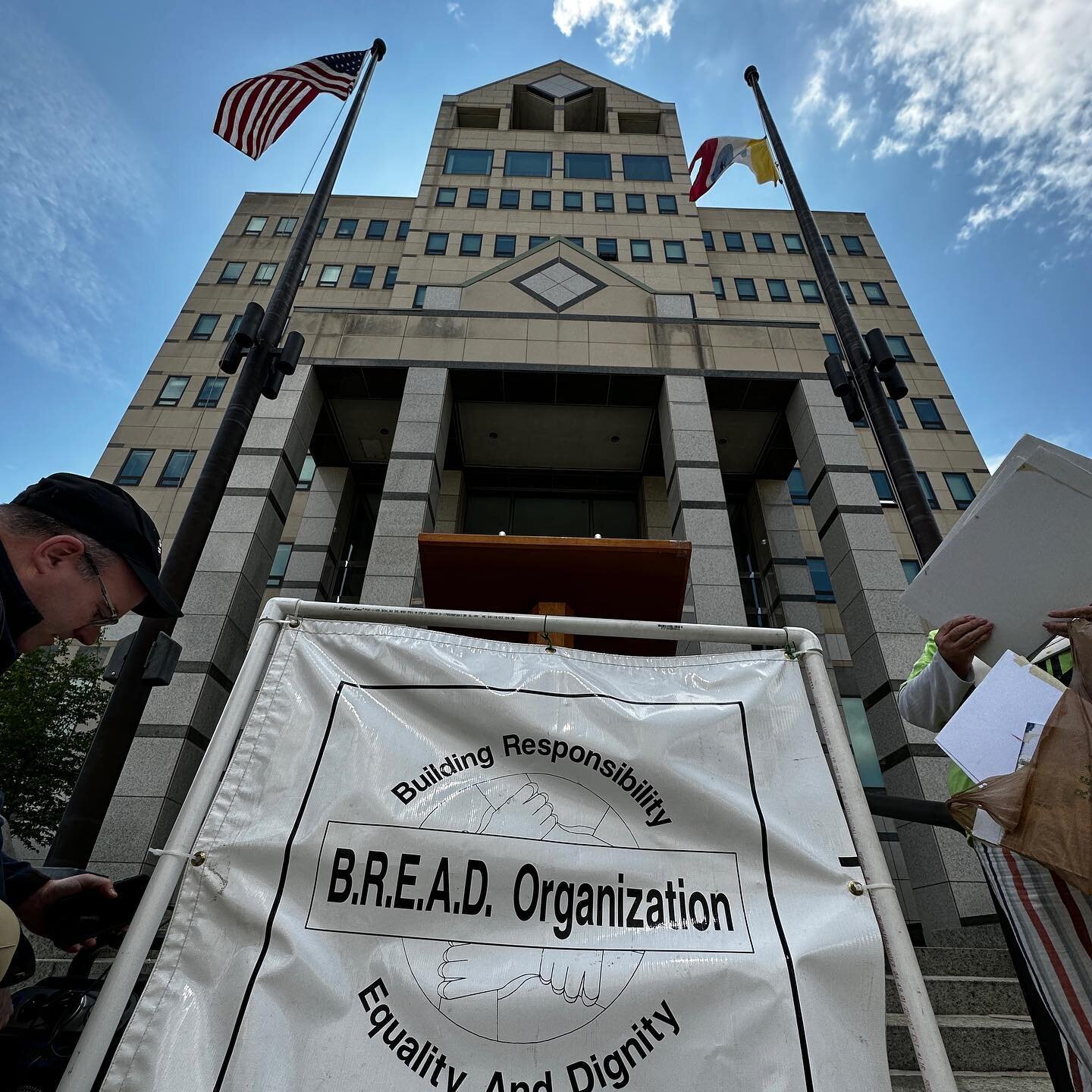 BREAD prayer demonstration at @columbus_police_ Headquarters to urge Chief Bryant to #StopViolenceBuildTrust with the Community of Columbus and agree to the free @georgetownuniversity Active Bystander in Law Enforcement (ABLE) training for their offi