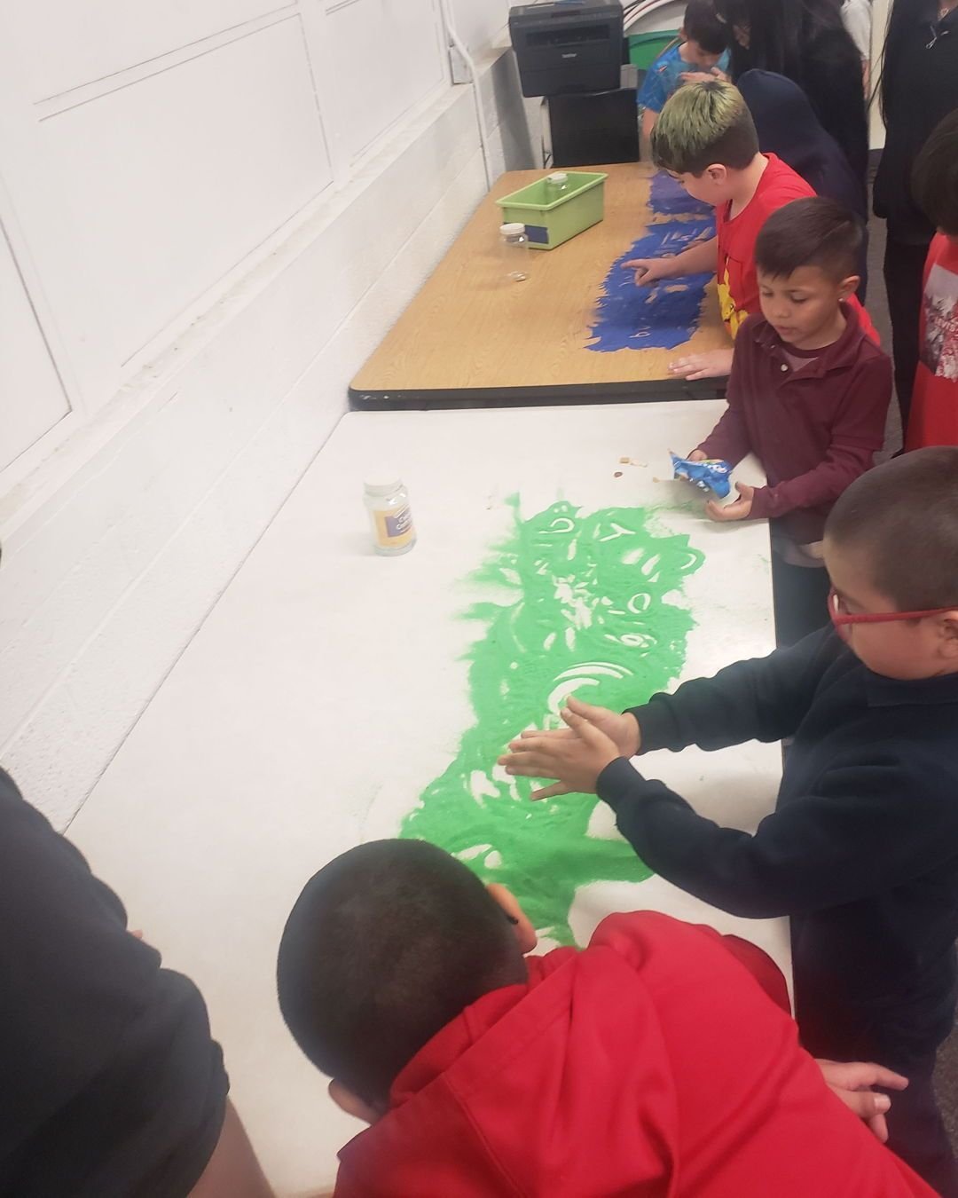 Practicing sight words with colorful sand makes learning so much more fun! ⏳ 🎨
#mentorkids #readingisfun #sightwords #art #creativity