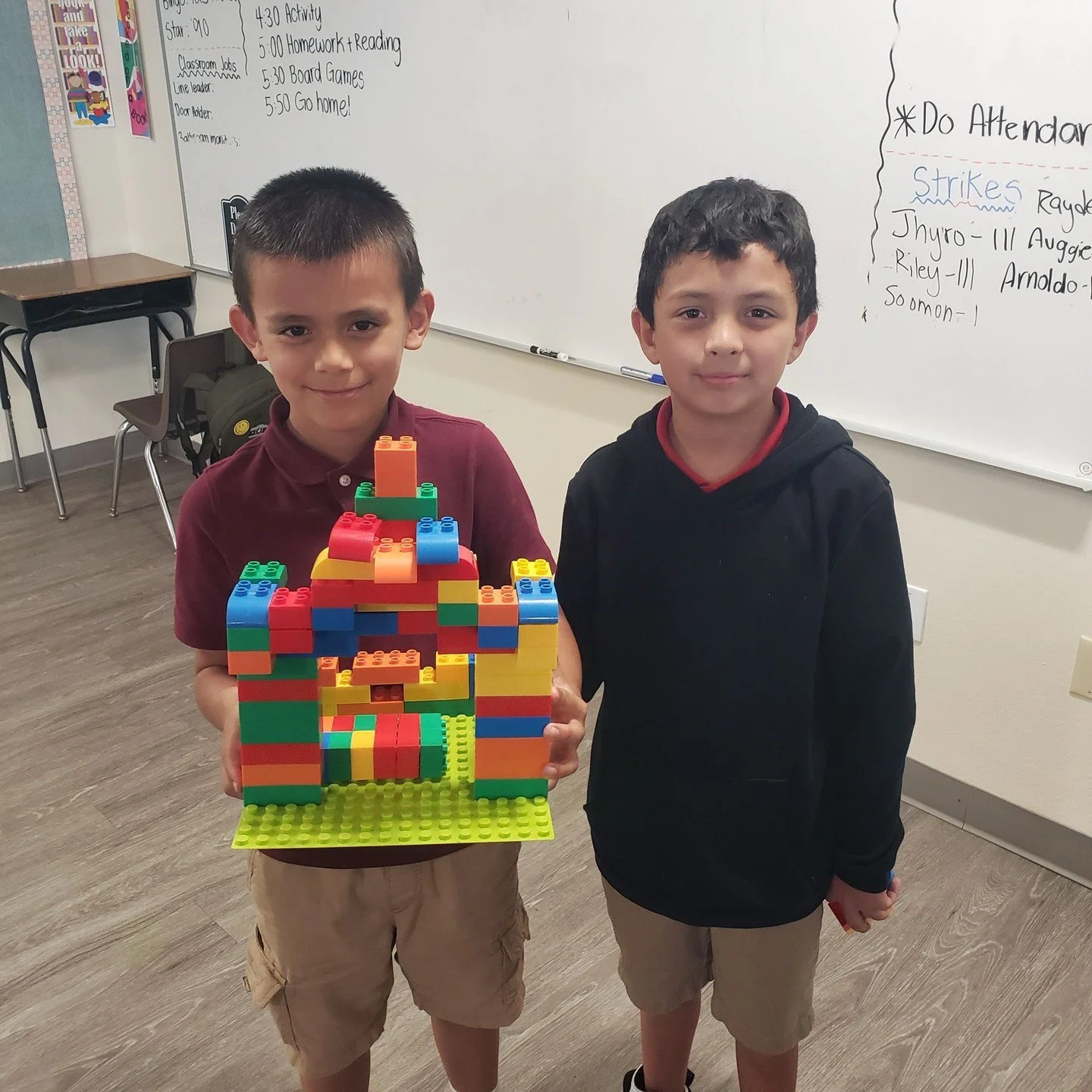Future architects! 👷🏽🧱🏗️🏙️

Look at these amazing Lego structures the kids from Ms. Aylins class made! These are just a few of the amazing things they make daily!

#BuildingLeaders
#LeadersStartHere
#LeadAZ
#AZYouthRising 
#SouthPhoenixPromise
