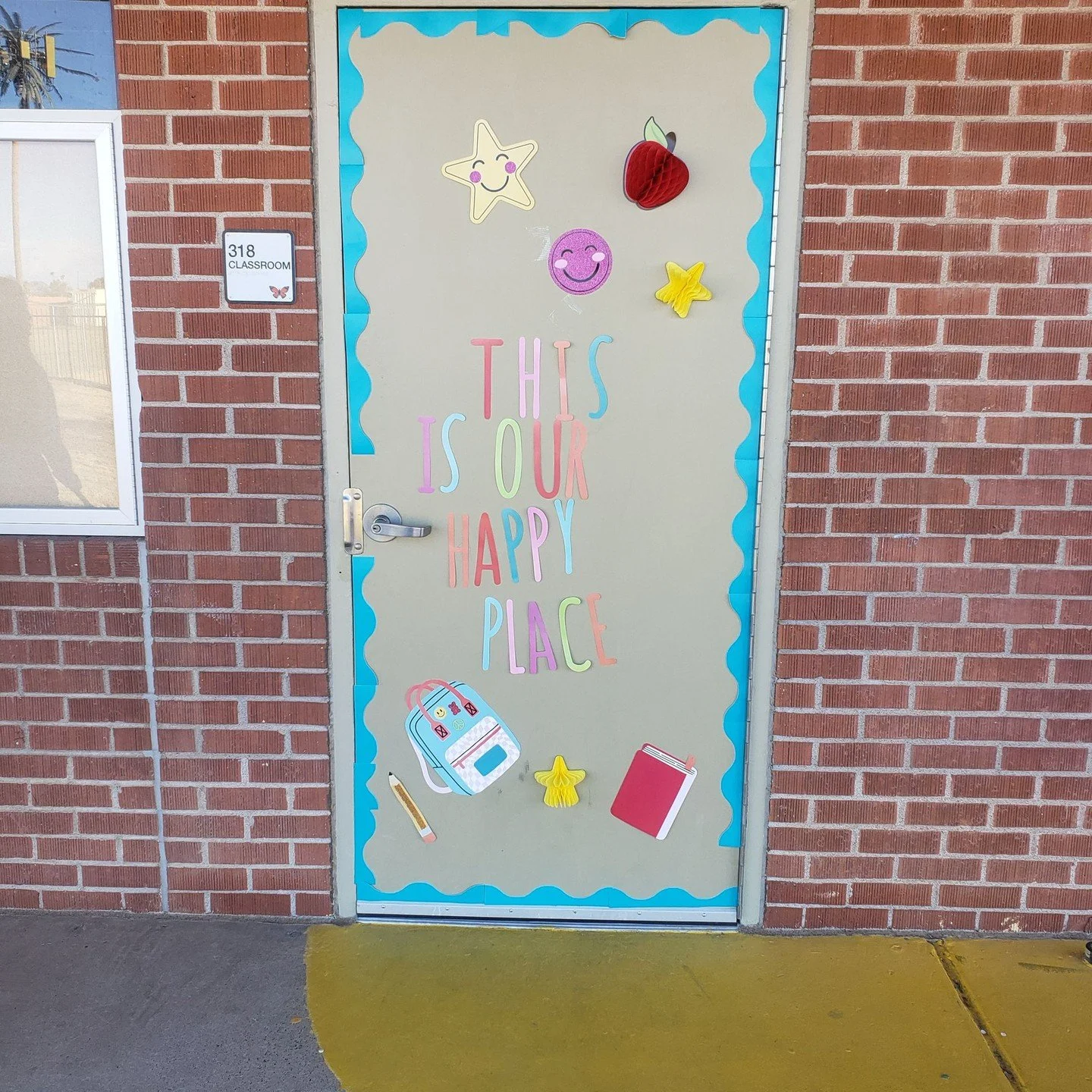 The older girls came together to decorate both the K-8th doors at our SPPN! They are so creative and made them look Beautiful! 
#BuildingLeaders
#LeadersStartHere
#LeadAZ
#AZYouthRising 
#SouthPhoenixPromise