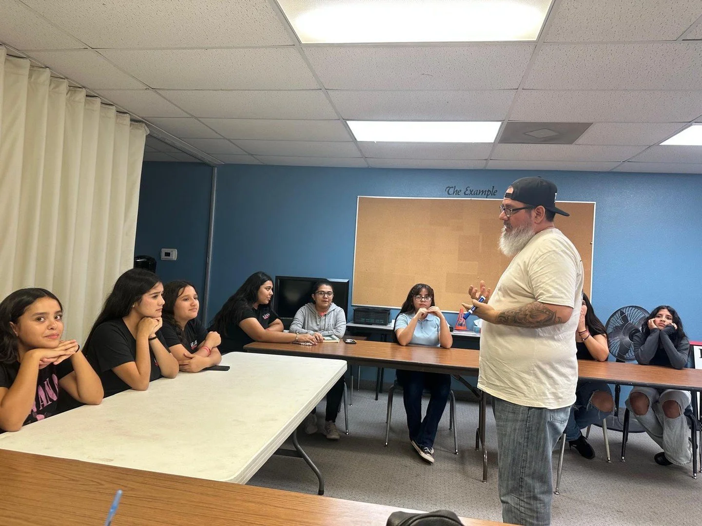 Some of our Palomino students are having the great opportunity to work together and bringing ideas to create a mural in their community. Our group of students worked really hard on coming up with different ideas and creating master pieces. 
#MentorKi