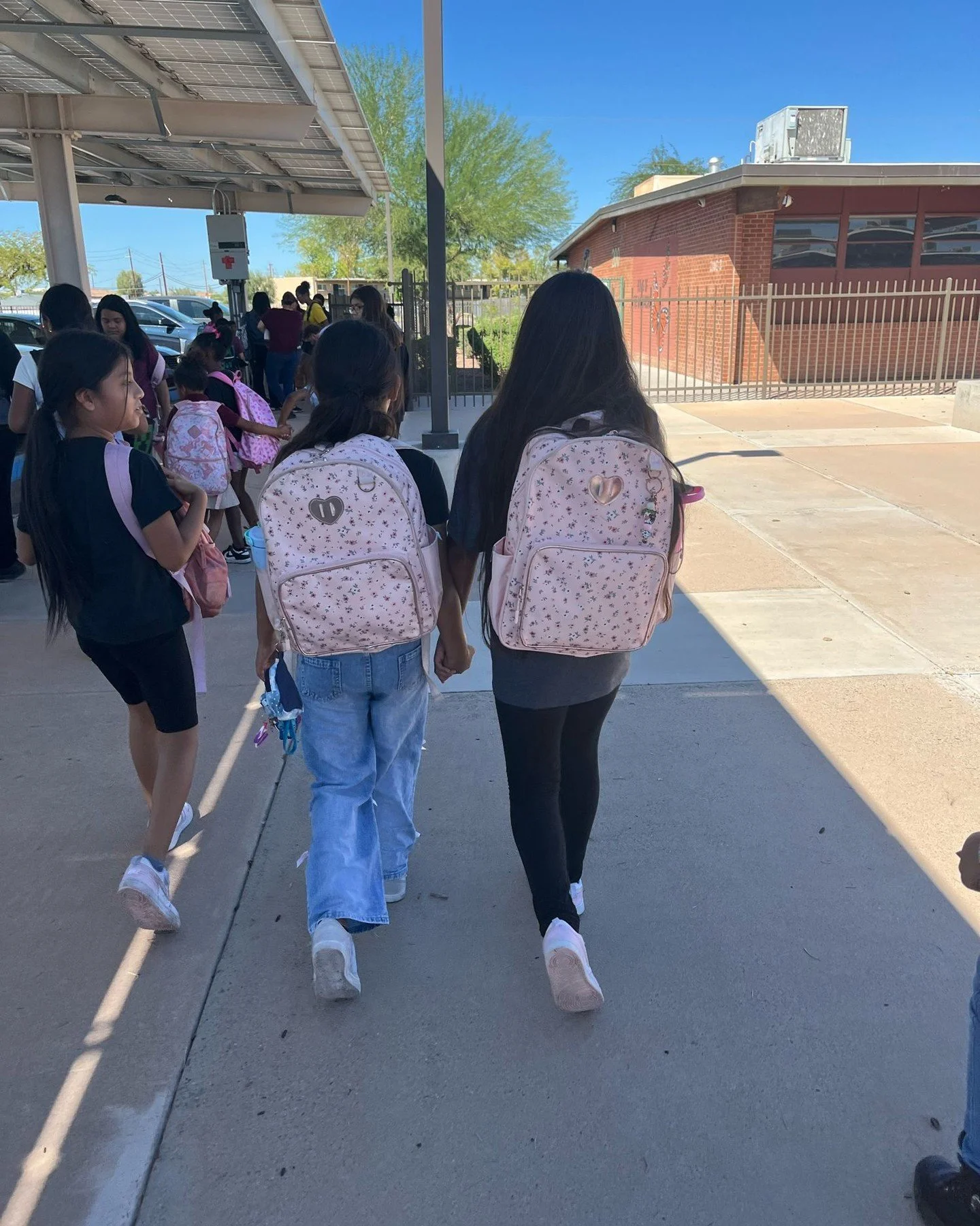Ecclesiastes 4:9-10: "Two are better than one... If either of them falls down, one can help the other up.”
Such a sweet moment of two best friends walking holding hands with matching backpacks!❤️
#BuildingLeaders
#LeadersStartHere
#LeadA