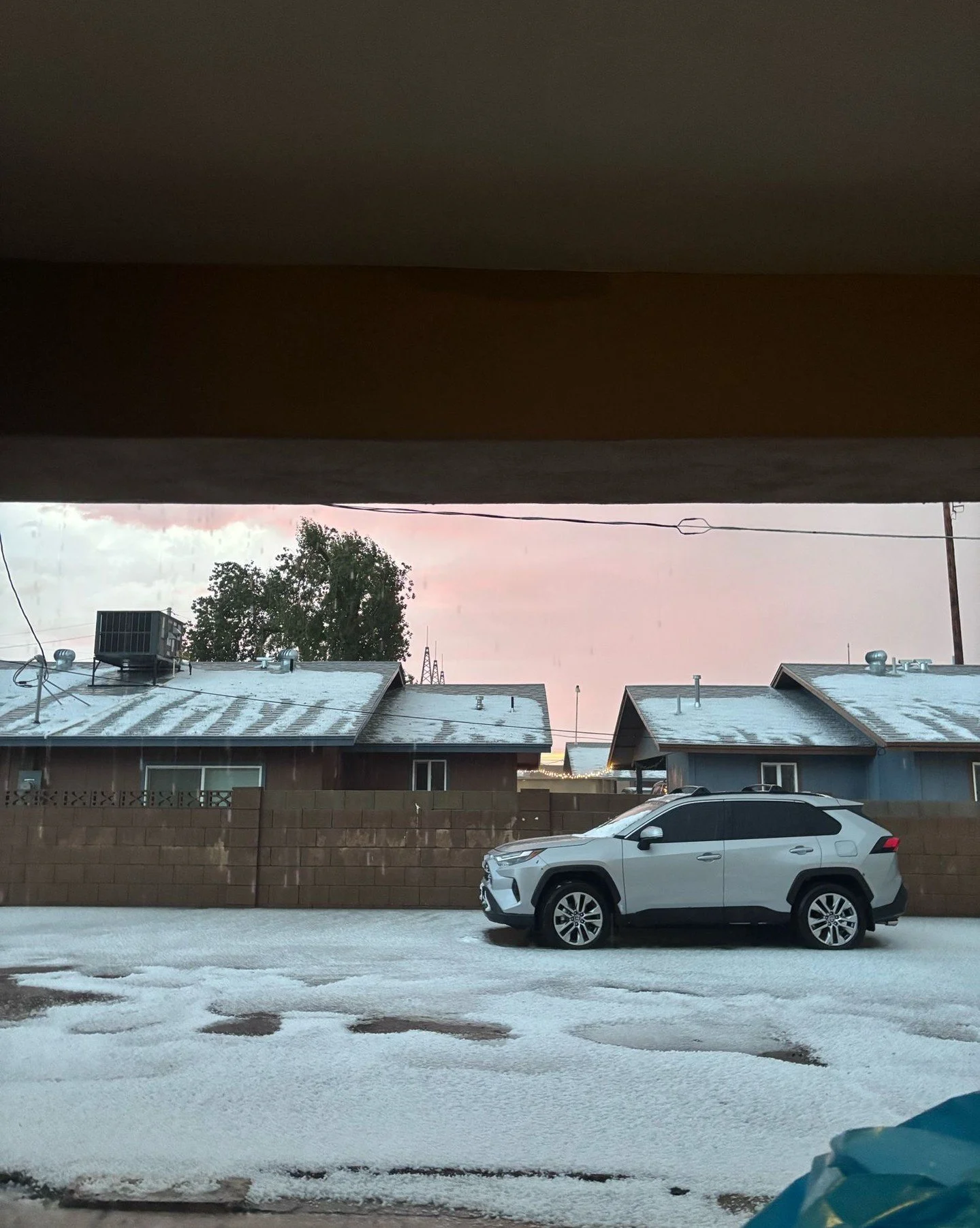 Maryvale got a surprise snowfall tonight, and our kids lit up! Most had never seen snow before&hellip; felt like God sprinkled a little blessing just for them. ✨❄️

#MaryvalePromise #MentorKidsUSA #LeadAZ #BuildingLeaders #LeadersStartHere #AZYouthRi