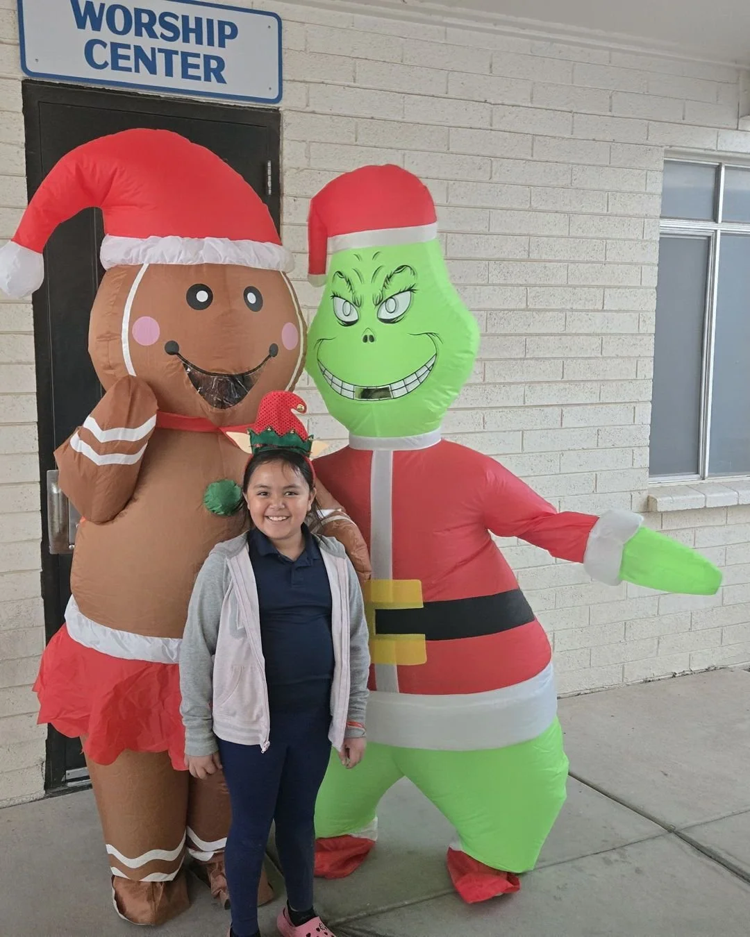 For our last day our iLEADers decided to surprise our students dressing on inflatables to wish them a happy holiday season. 
#MentorKidsUSA #PalominoPromiseNeighborhood #BuildingLeadersWhoBuildLeaders #LeadersStartHere #AZYouthRising #LeadAZ