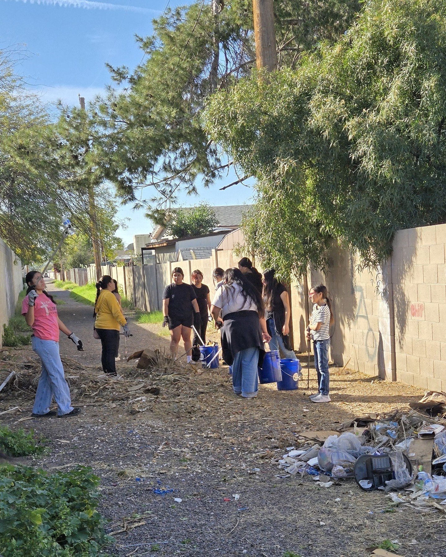 Stronger together&mdash;iLEADers and students teaming up with JustServe to uplift and beautify the Palomino neighborhood! 🤝💚 🌟
#MentorKidsUSA #PalominoPromiseNeighborhood #BuildingLeadersWhoBuildLeaders #LeadAZ #AZYouthRising #LeadersStartHere #Ju