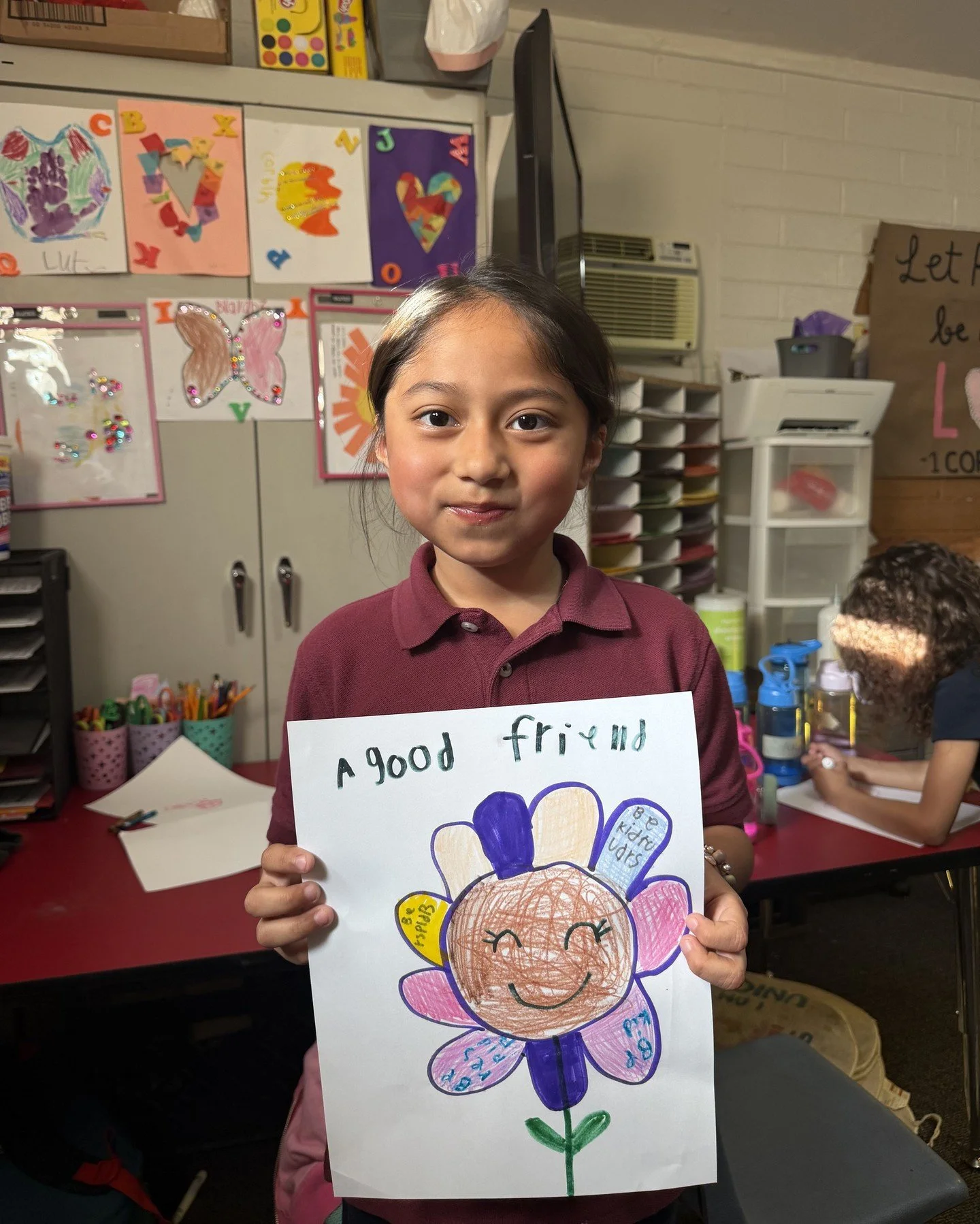 What does it mean to be a good friend? ✨ 

Someone who can bring you a smile and always be there for you. One simple action or a small gesture towards someone can make their entire day!

How can you make someone's day today? How can we be a good frie