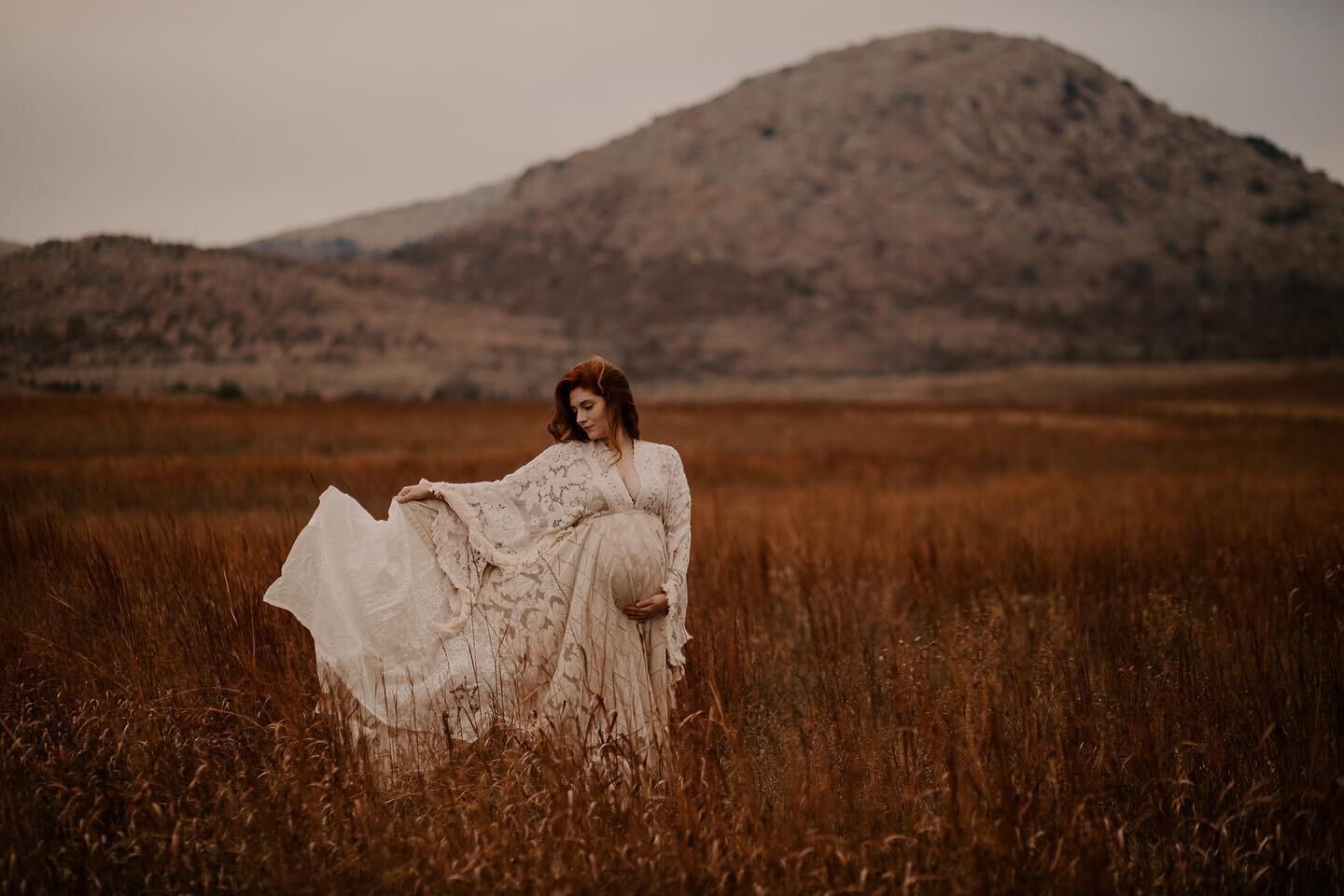 I couldn&rsquo;t choose one, so here&rsquo;s ten; from just the first location; that were only shot horizontally. 😅😬 We froze our booties off for this magic and it was all so worth it! I mean, looooook at this momma goddess in the wild and the tiny