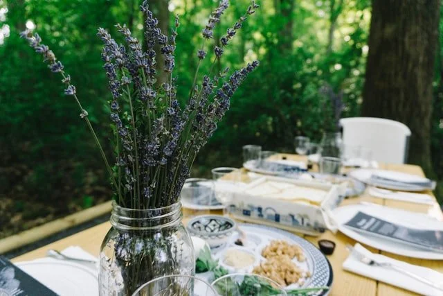 A beautifully set Passover Seder table spread featuring gourmet kosher dishes prepared by My Jewish Chef. Perfect for celebrating Passover with family and friends in Indianapolis and beyond.