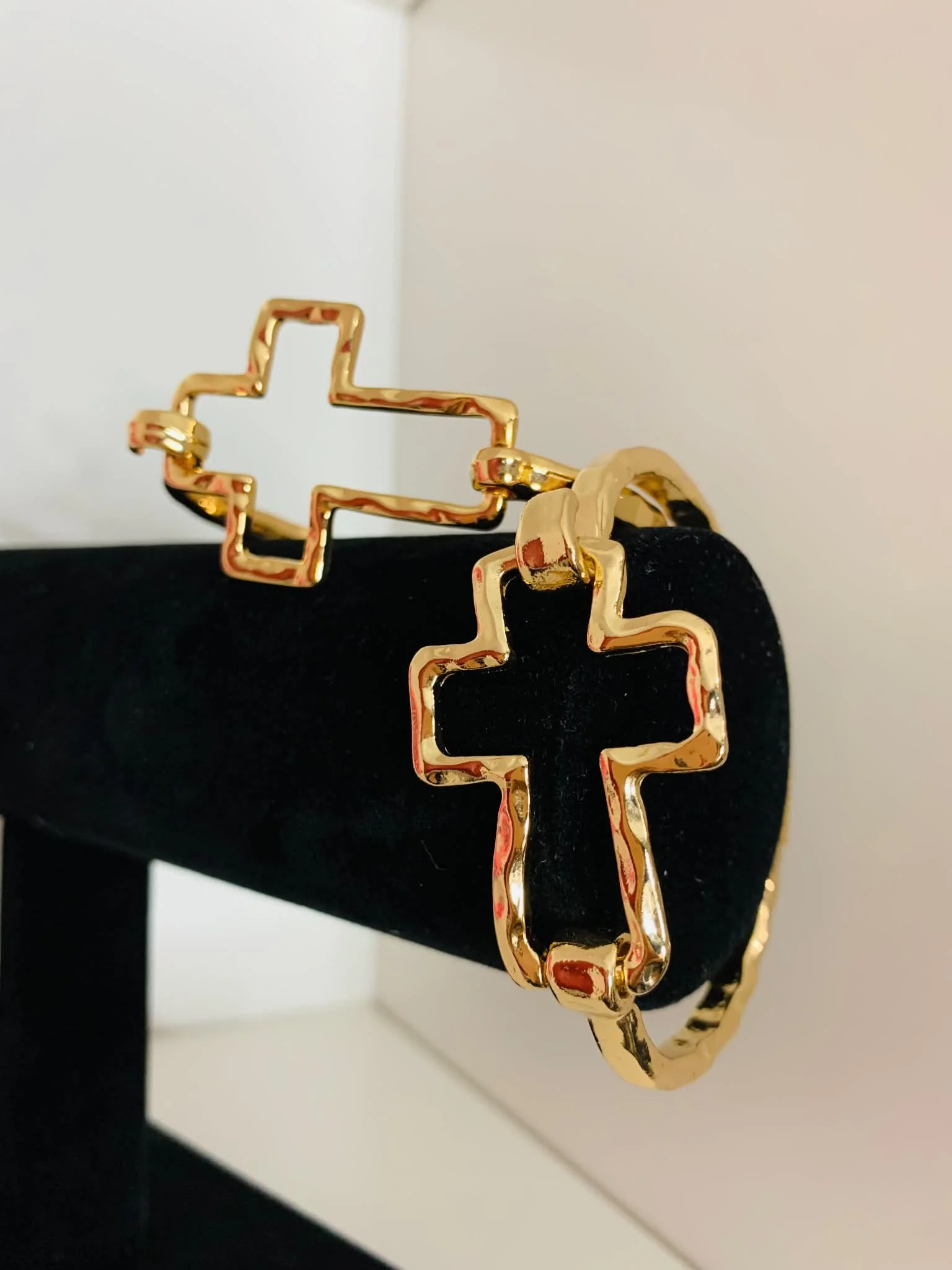 CROSS CUFF BANGLE