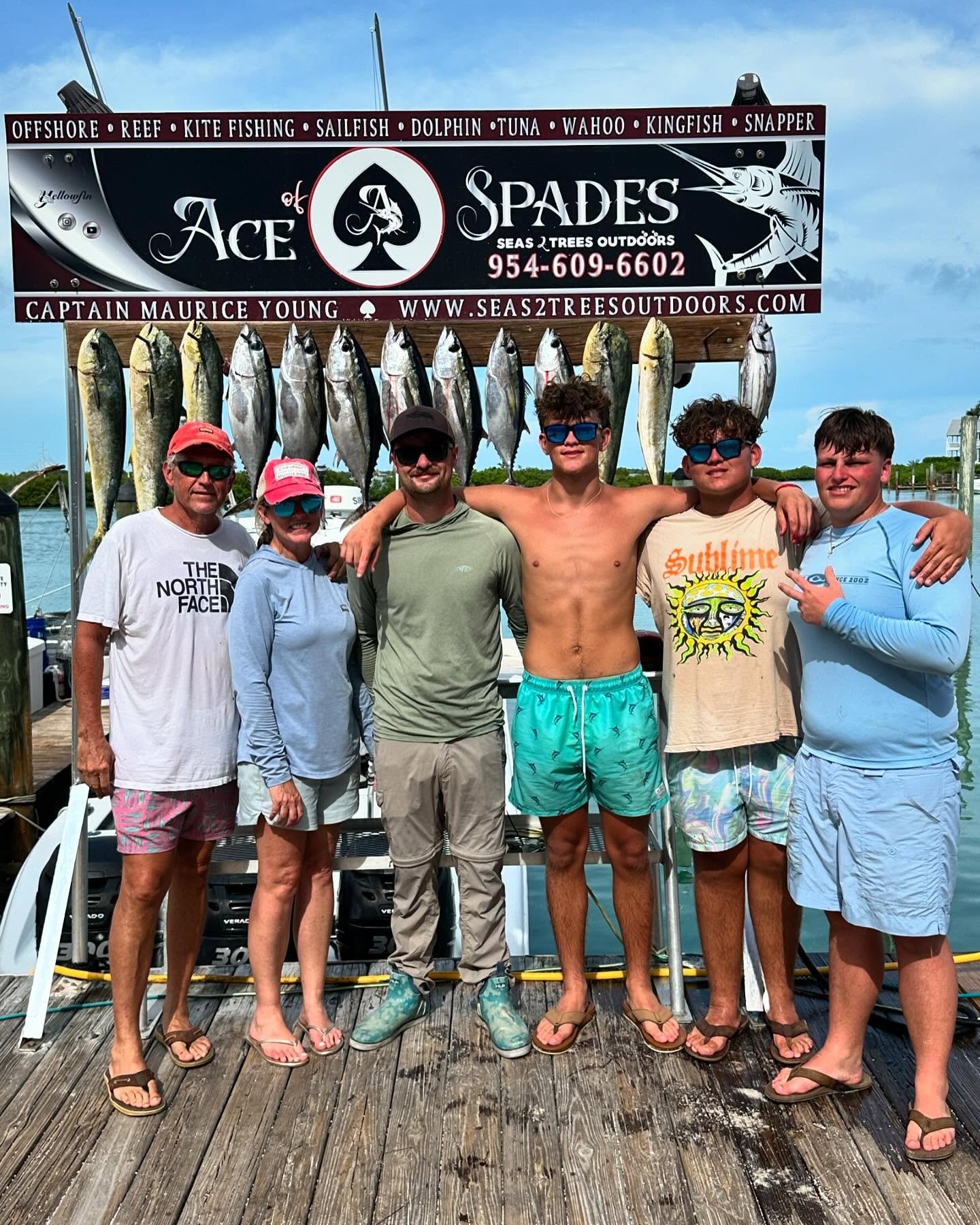 Got on them today with a great crew!
.
.
#yellowfin #seewhatsoutthere #bluefinusa #captharrysfishingsupply #hawkscayresort #floridakeysfishing #floridakeys #fishing #floridafishing #floridakeyslife #fishinglife #florida #marathonfloridakeys #keysfish