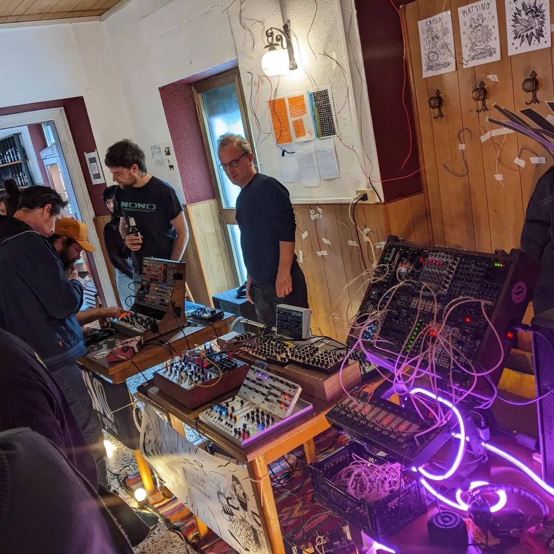 SYNTH EXPLOSION
quite literally..
thank you @trattoria_san_biagio for having us, combining synthesizer + friends + food is a hit. See you on the next one! 🐧

#synthexplosion